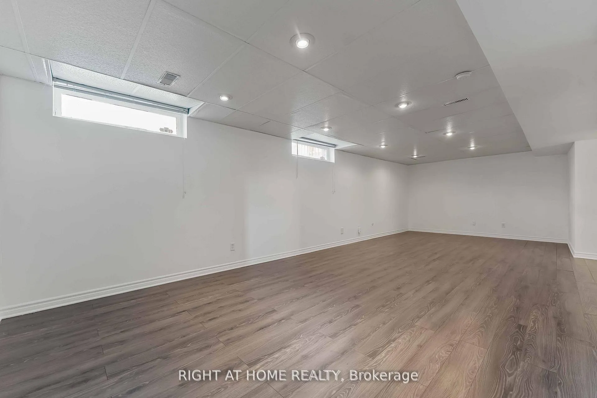 Photo 32 of 104 B Craig Henry Drive, Ottawa, Craig Henry/Woodvale — HOMEH