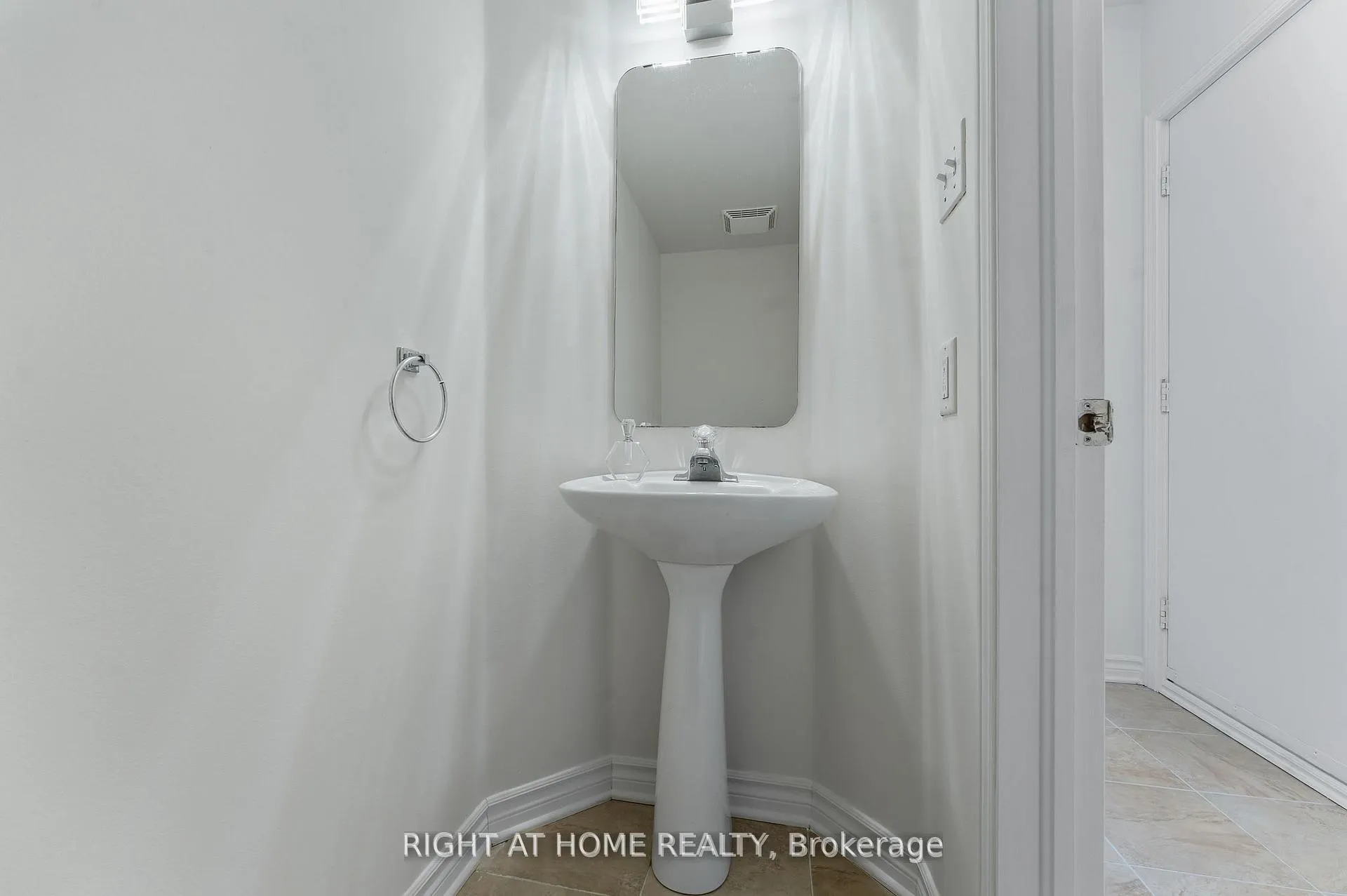 Photo 37 of 104 B Craig Henry Drive, Ottawa, Craig Henry/Woodvale — HOMEH