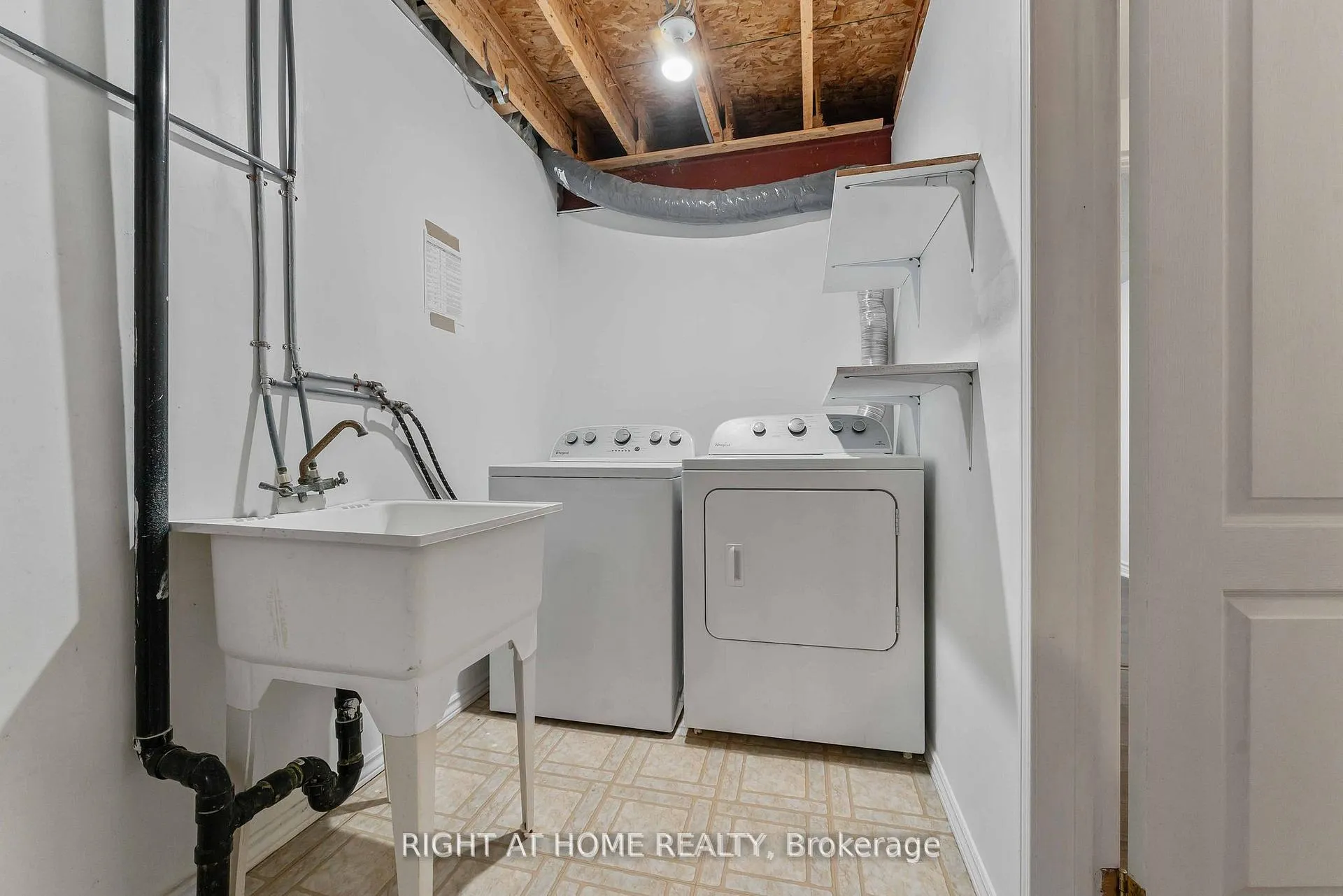 Photo 38 of 104 B Craig Henry Drive, Ottawa, Craig Henry/Woodvale — HOMEH