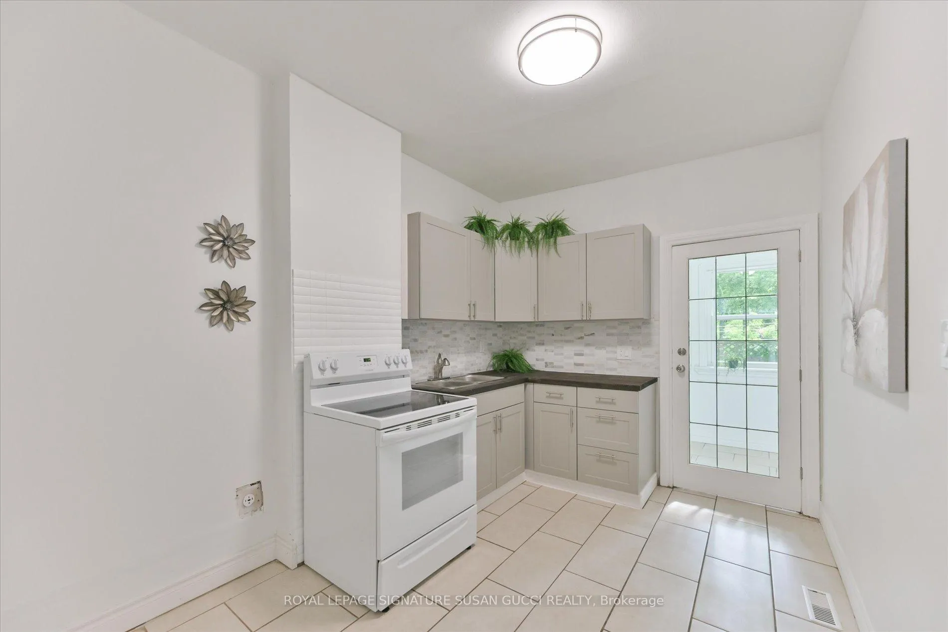 Photo 9 of 44 Westlake Avenue, Toronto, East End-Danforth — HOMEH