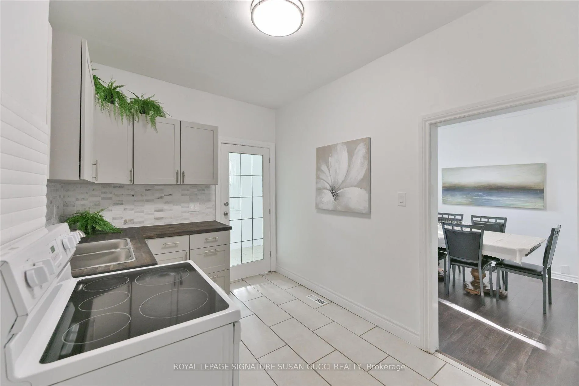 Photo 10 of 44 Westlake Avenue, Toronto, East End-Danforth — HOMEH