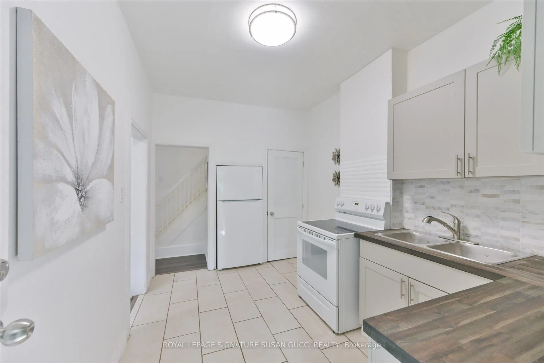 Photo 11 of 44 Westlake Avenue, Toronto, East End-Danforth — HOMEH