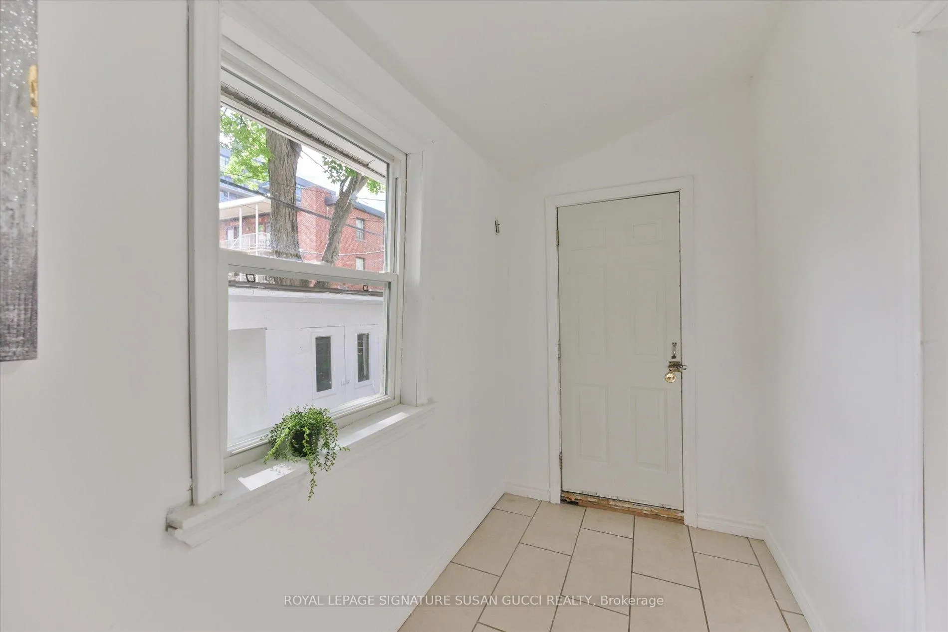 Photo 14 of 44 Westlake Avenue, Toronto, East End-Danforth — HOMEH