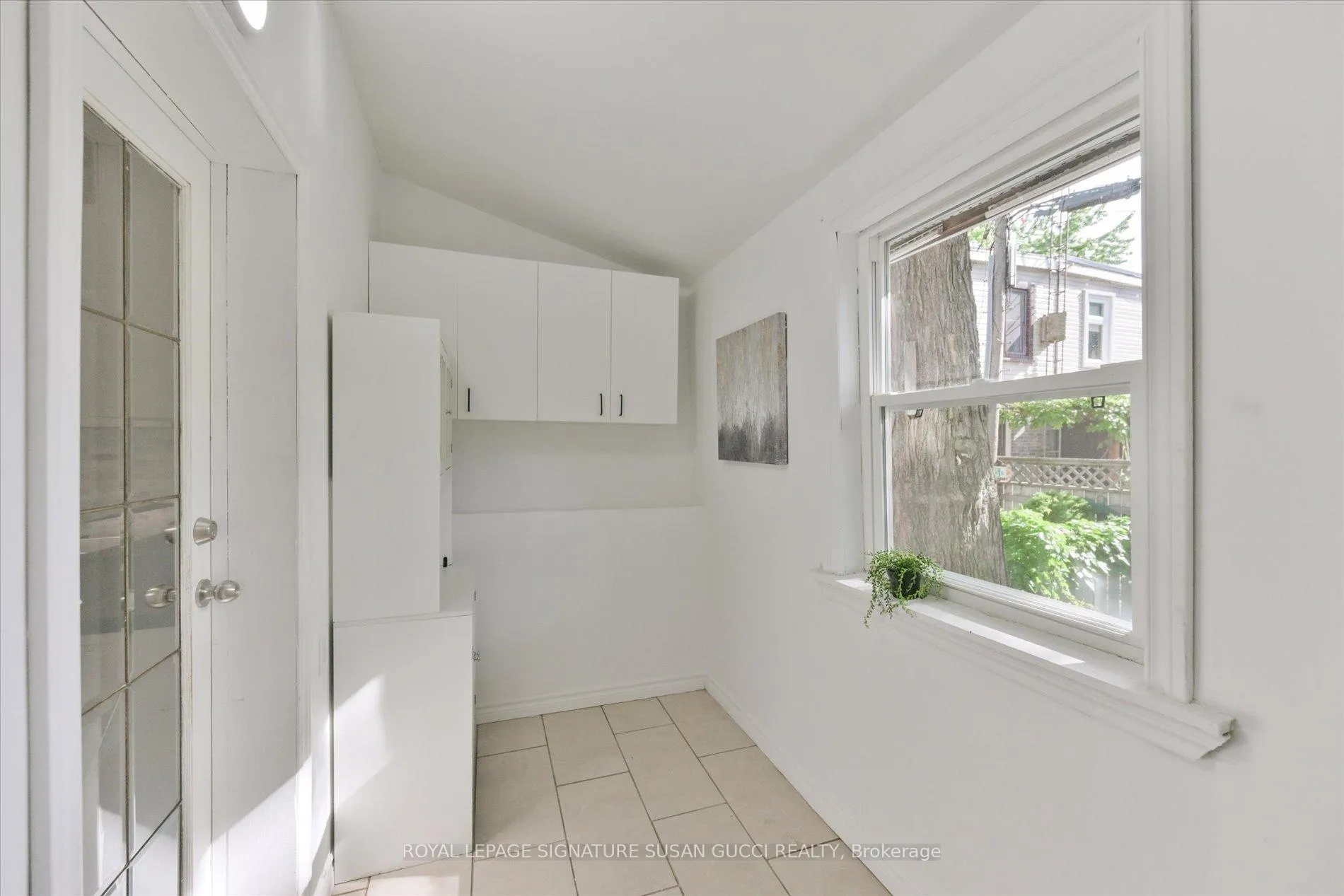 Photo 15 of 44 Westlake Avenue, Toronto, East End-Danforth — HOMEH