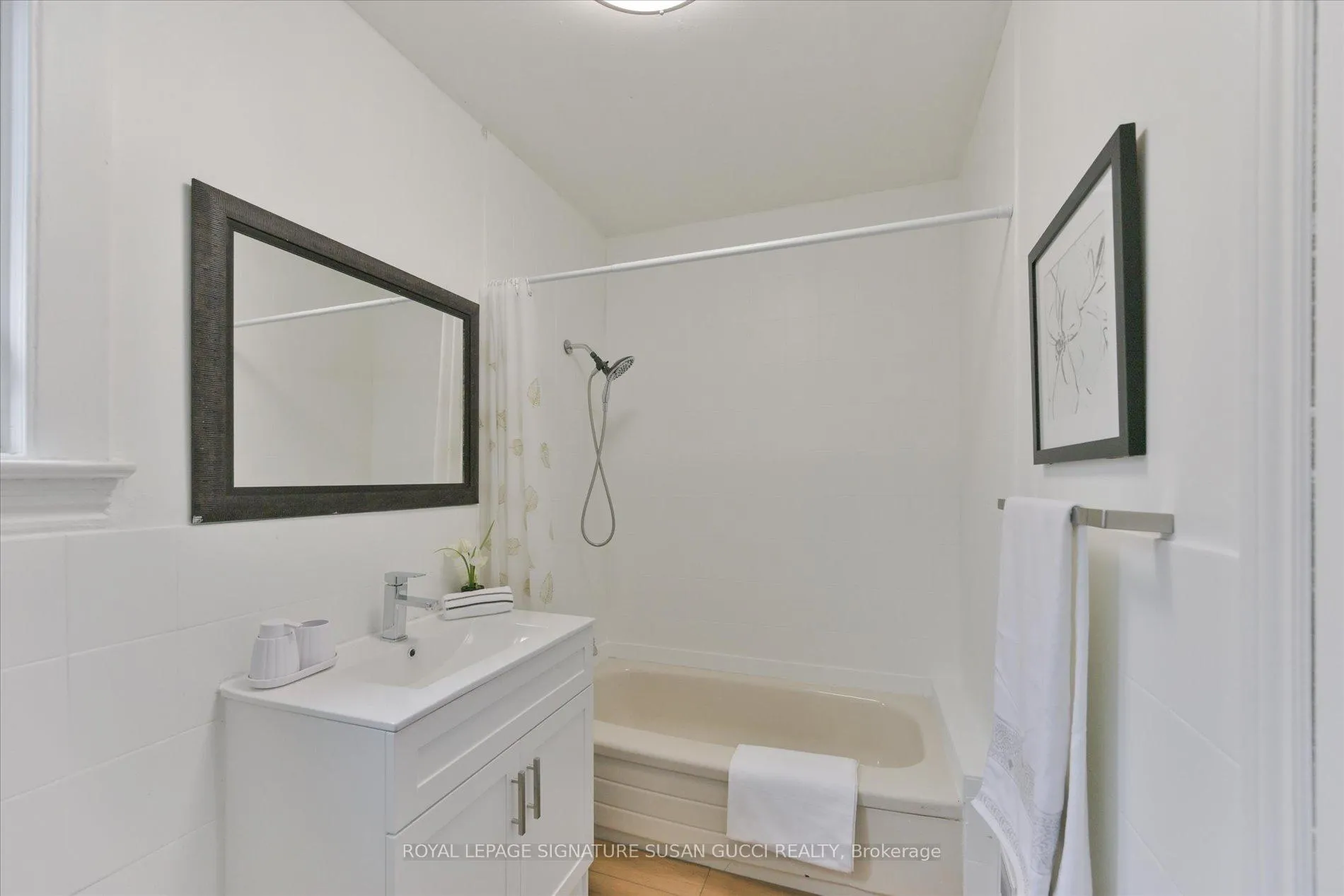 Photo 24 of 44 Westlake Avenue, Toronto, East End-Danforth — HOMEH