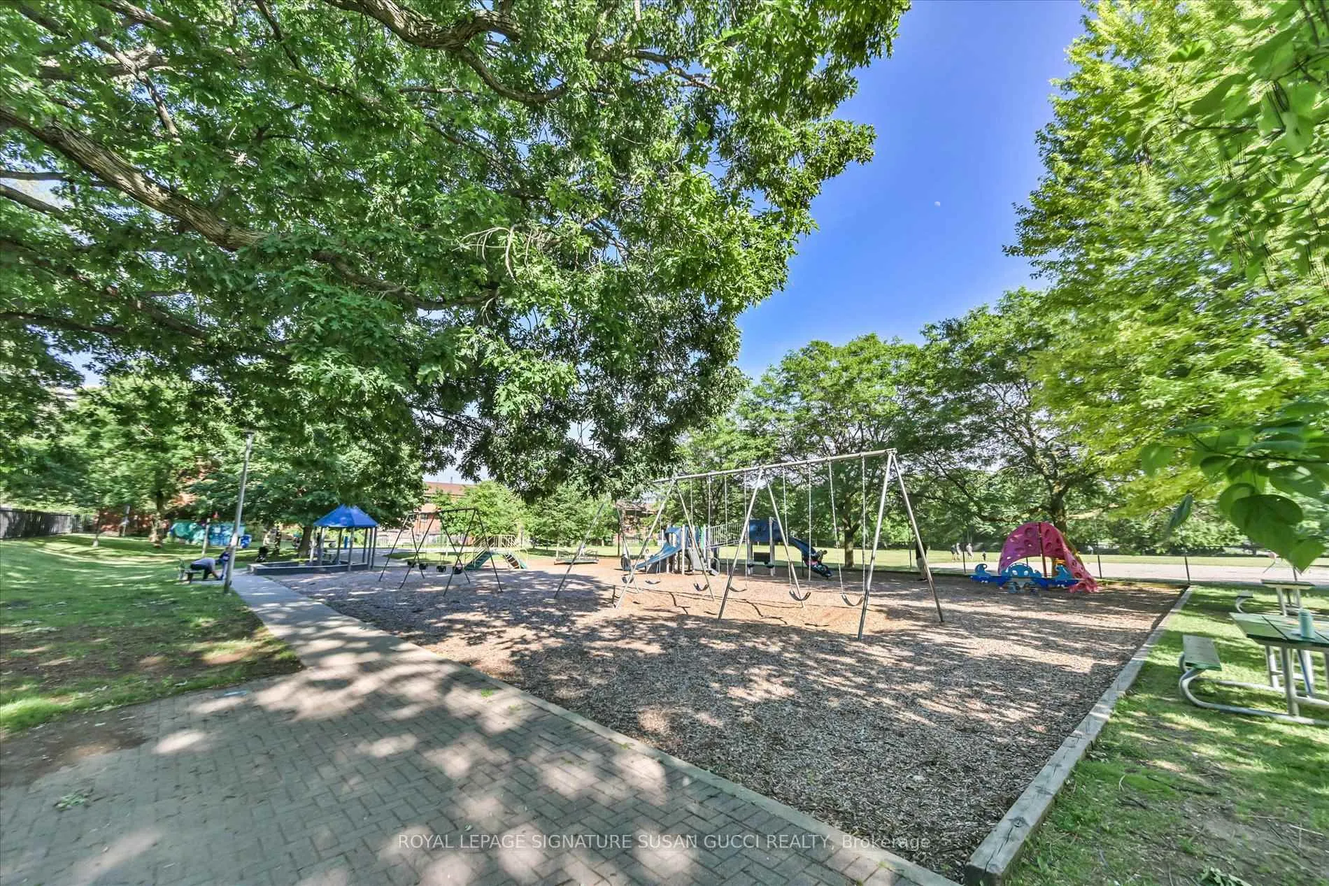 Photo 36 of 44 Westlake Avenue, Toronto, East End-Danforth — HOMEH