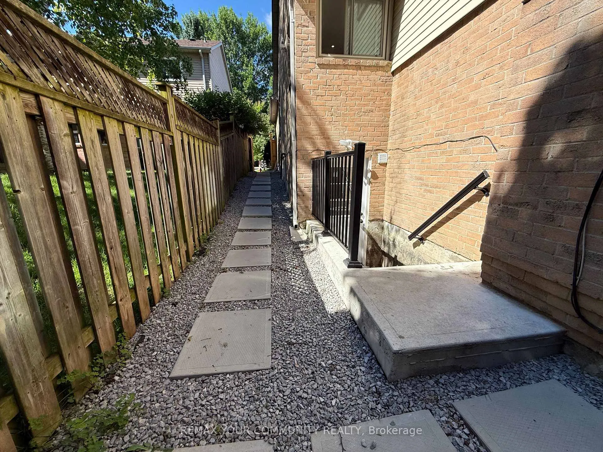 Photo 2 of 6 Albery Crescent, Aurora, Aurora Highlands — HOMEH