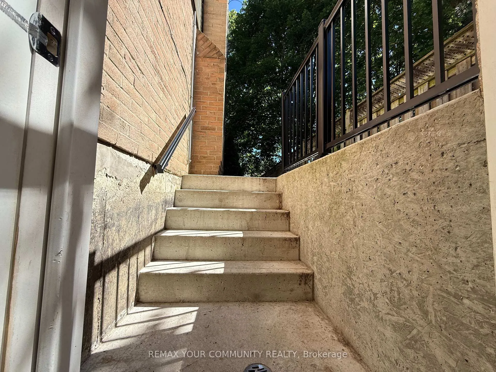 Photo 4 of 6 Albery Crescent, Aurora, Aurora Highlands — HOMEH