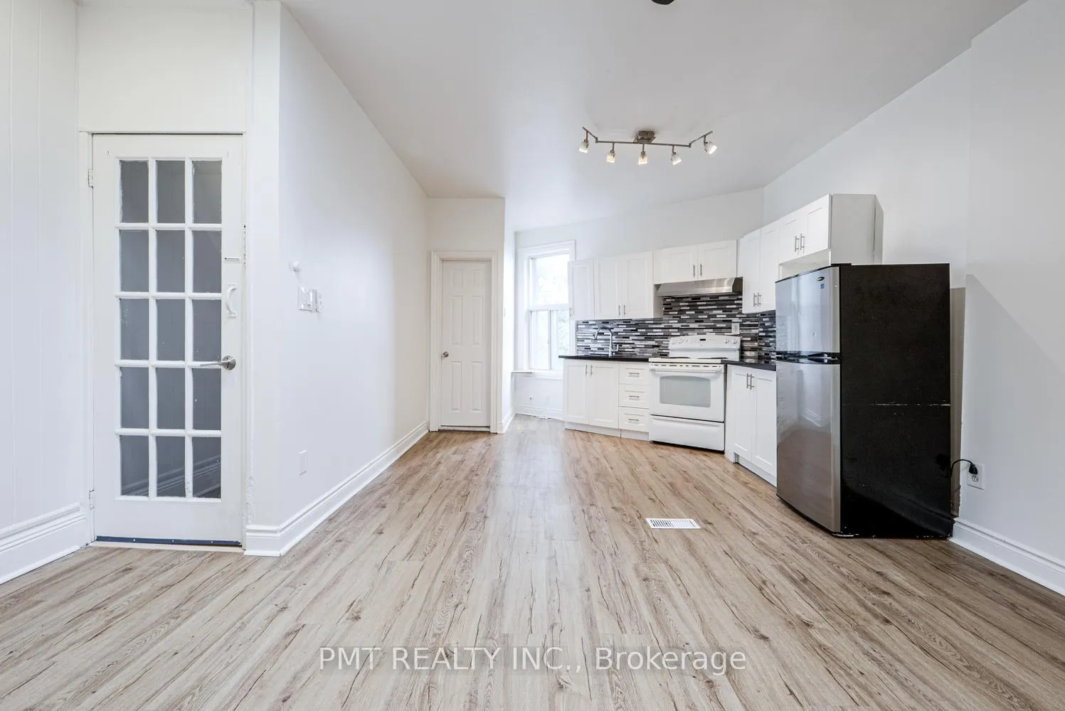 Front of Unit Upper, 2045 Davenport Road
