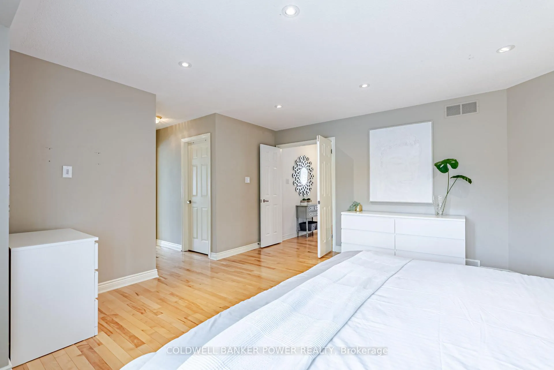 Photo 25 of 54 Grasmere Crescent, London, North A — HOMEH