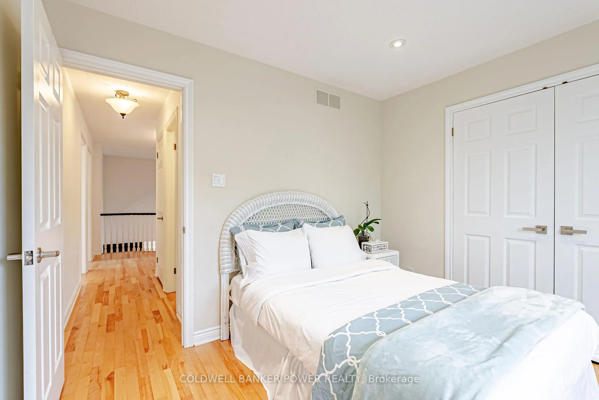 Photo 32 of 54 Grasmere Crescent, London, North A — HOMEH