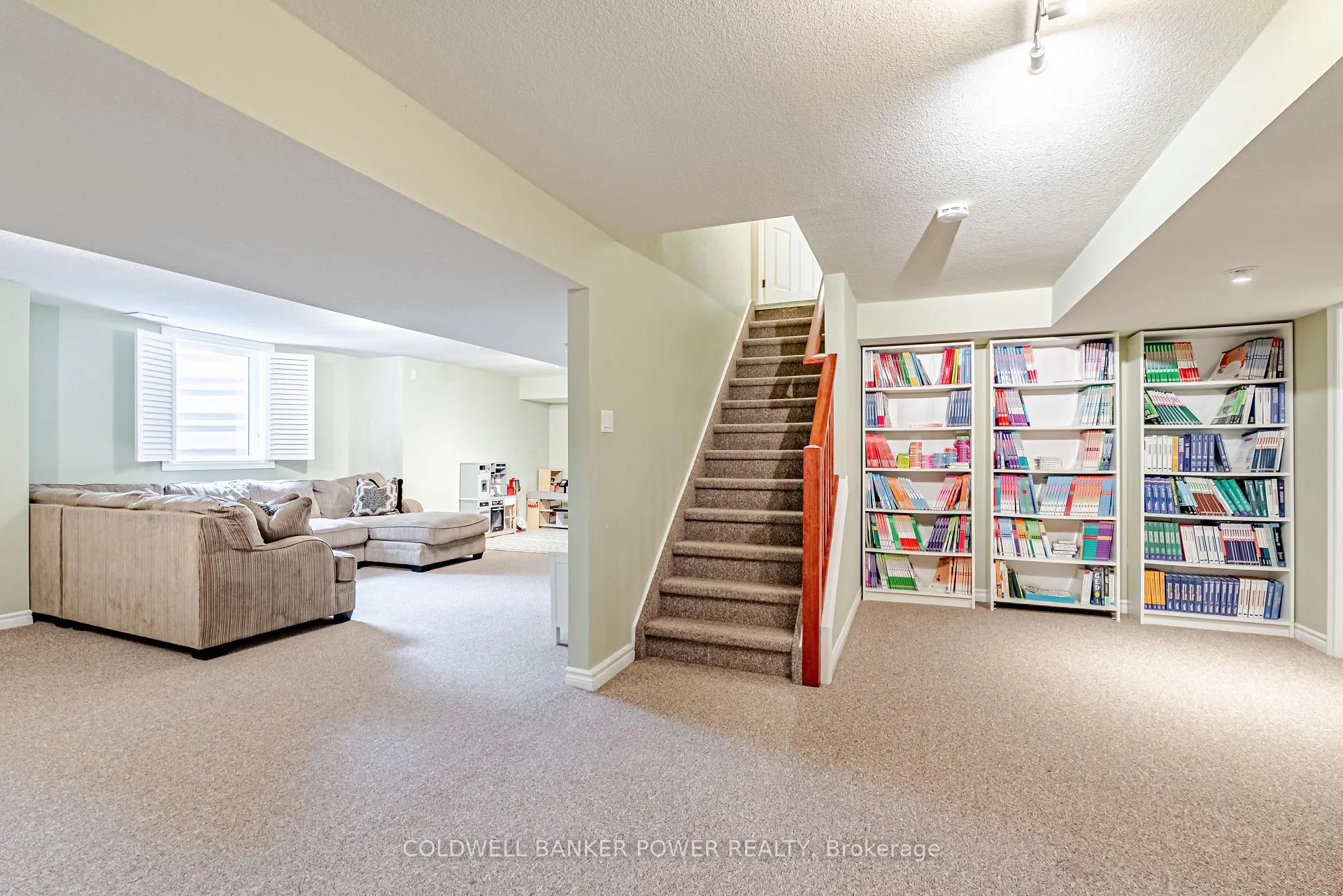 Photo 35 of 54 Grasmere Crescent, London, North A — HOMEH