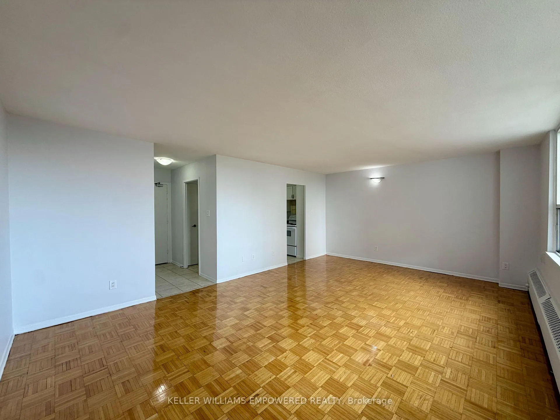 Photo 5 of Unit 807, 225 Davisville Avenue, Toronto, Mount Pleasant West — HOMEH