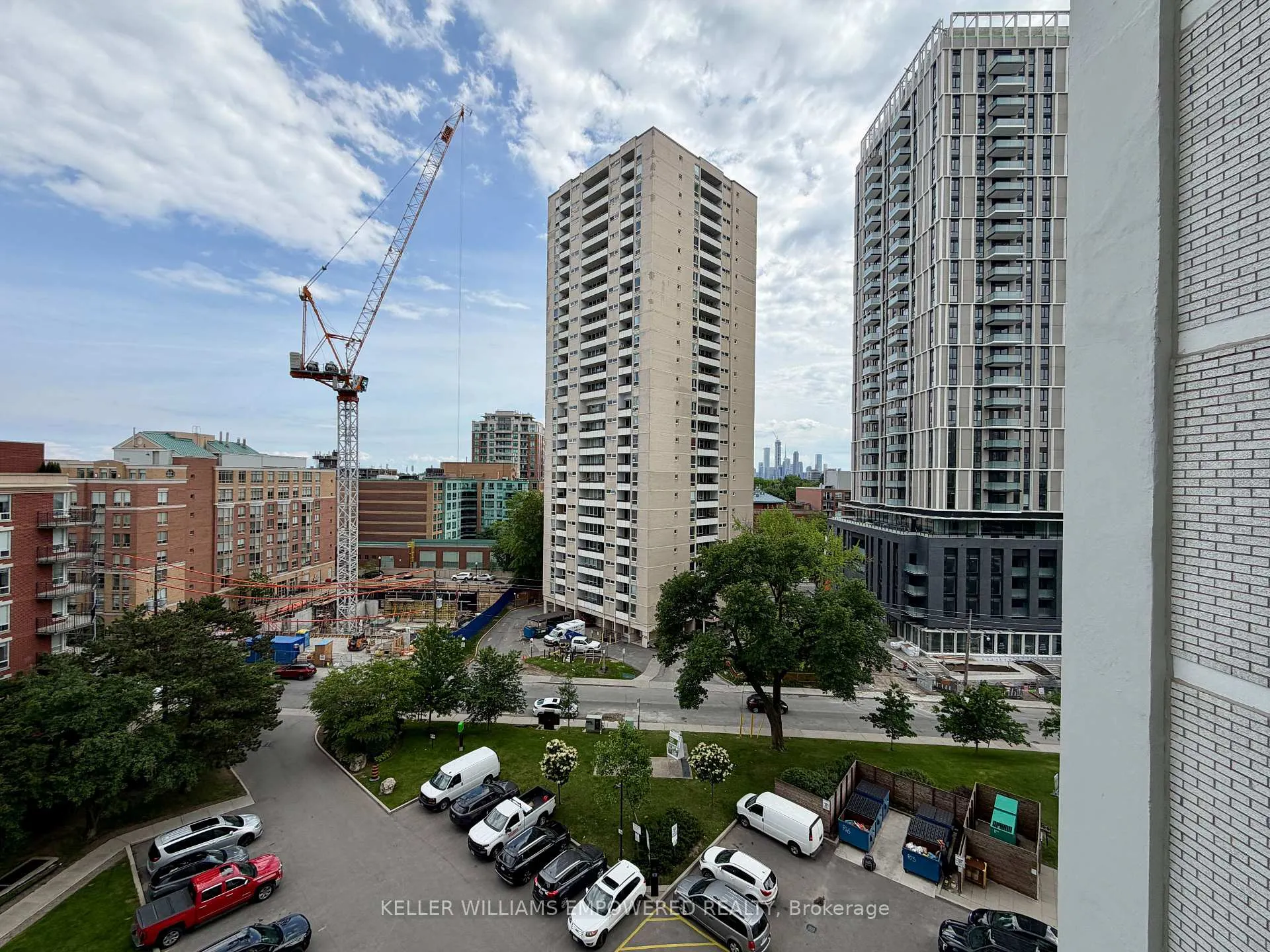 Photo 9 of Unit 807, 225 Davisville Avenue, Toronto, Mount Pleasant West — HOMEH
