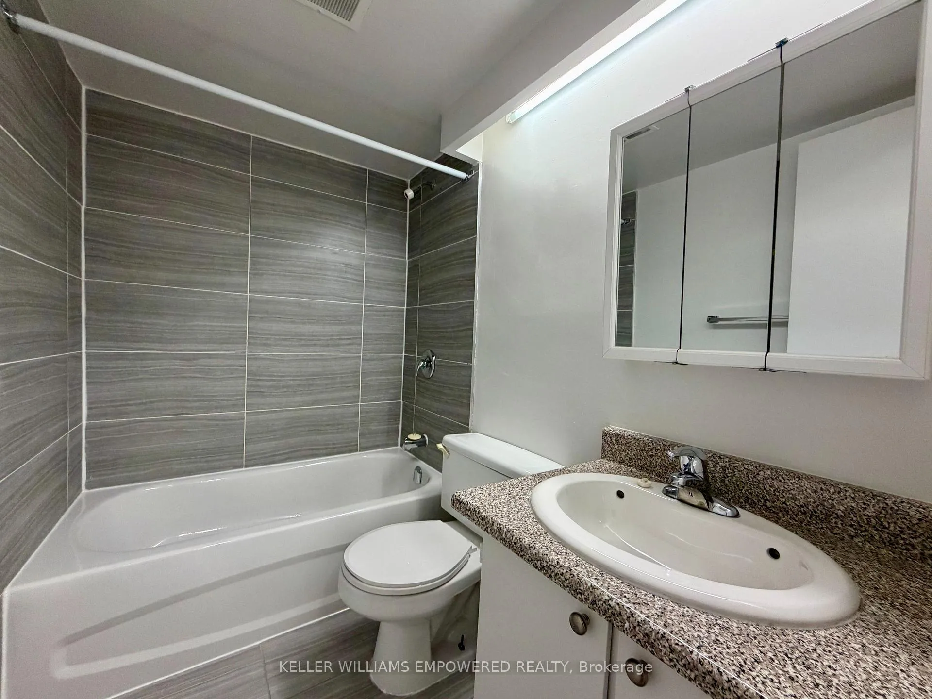 Photo 10 of Unit 807, 225 Davisville Avenue, Toronto, Mount Pleasant West — HOMEH