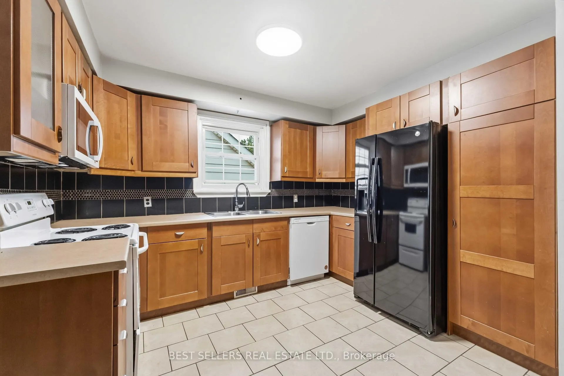 Photo 4 of 88 Rykert Street, St. Catharines, Western Hill — HOMEH