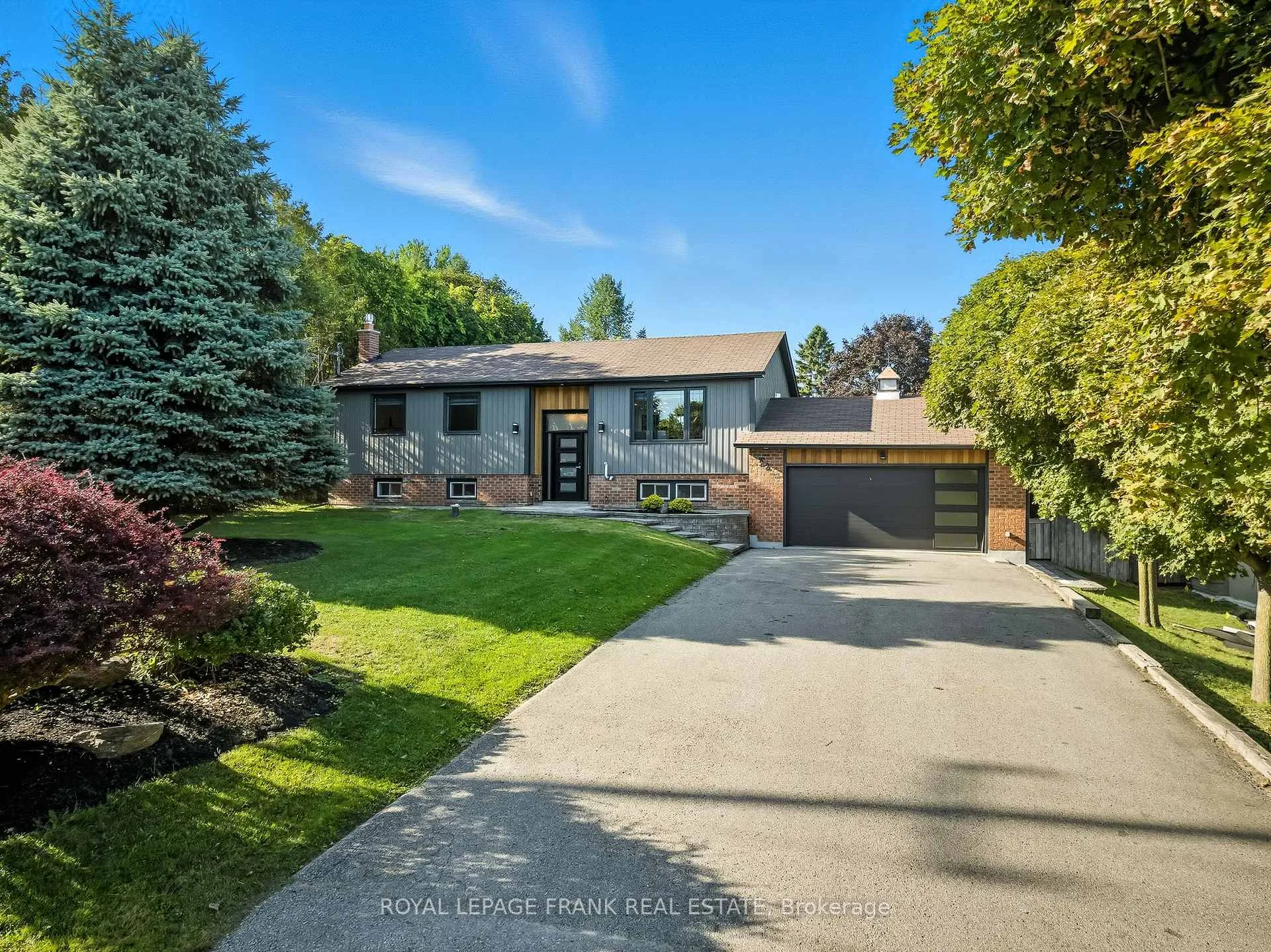 Photo 2 of 22 Young Street, Uxbridge — HOMEH