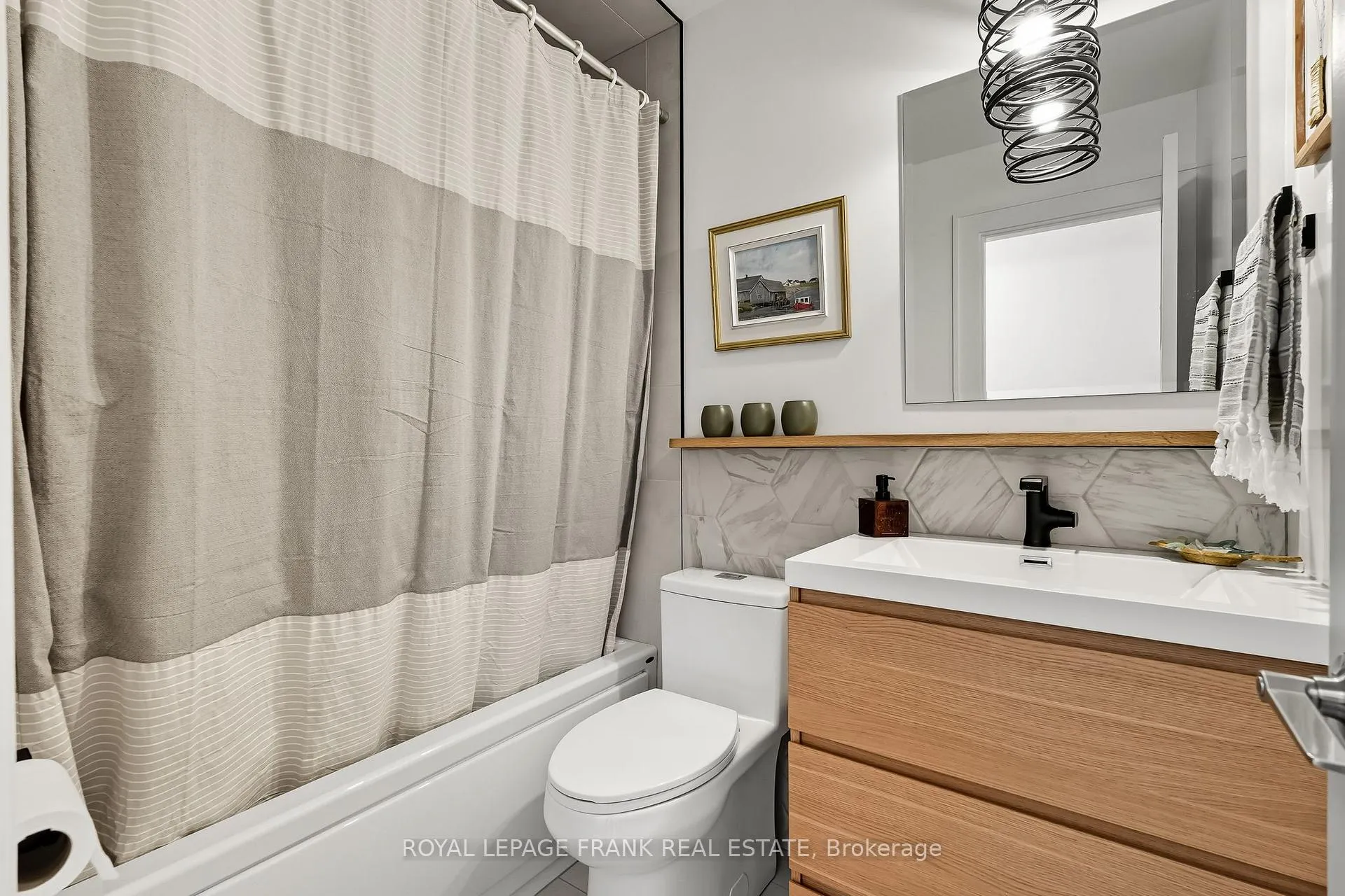 Photo 24 of 22 Young Street, Uxbridge — HOMEH