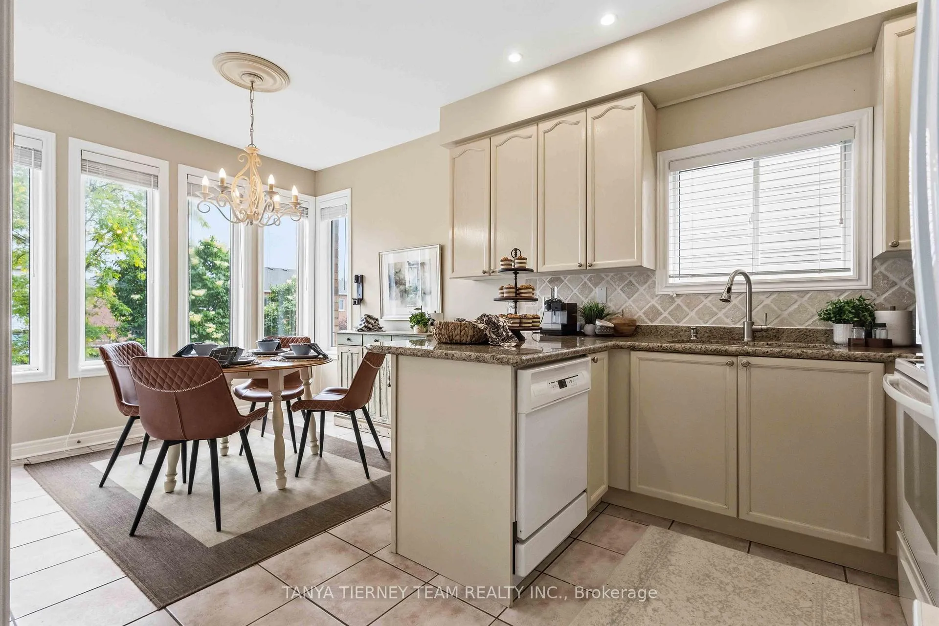 Photo 20 of 23 Cody Avenue, Whitby, Brooklin — HOMEH