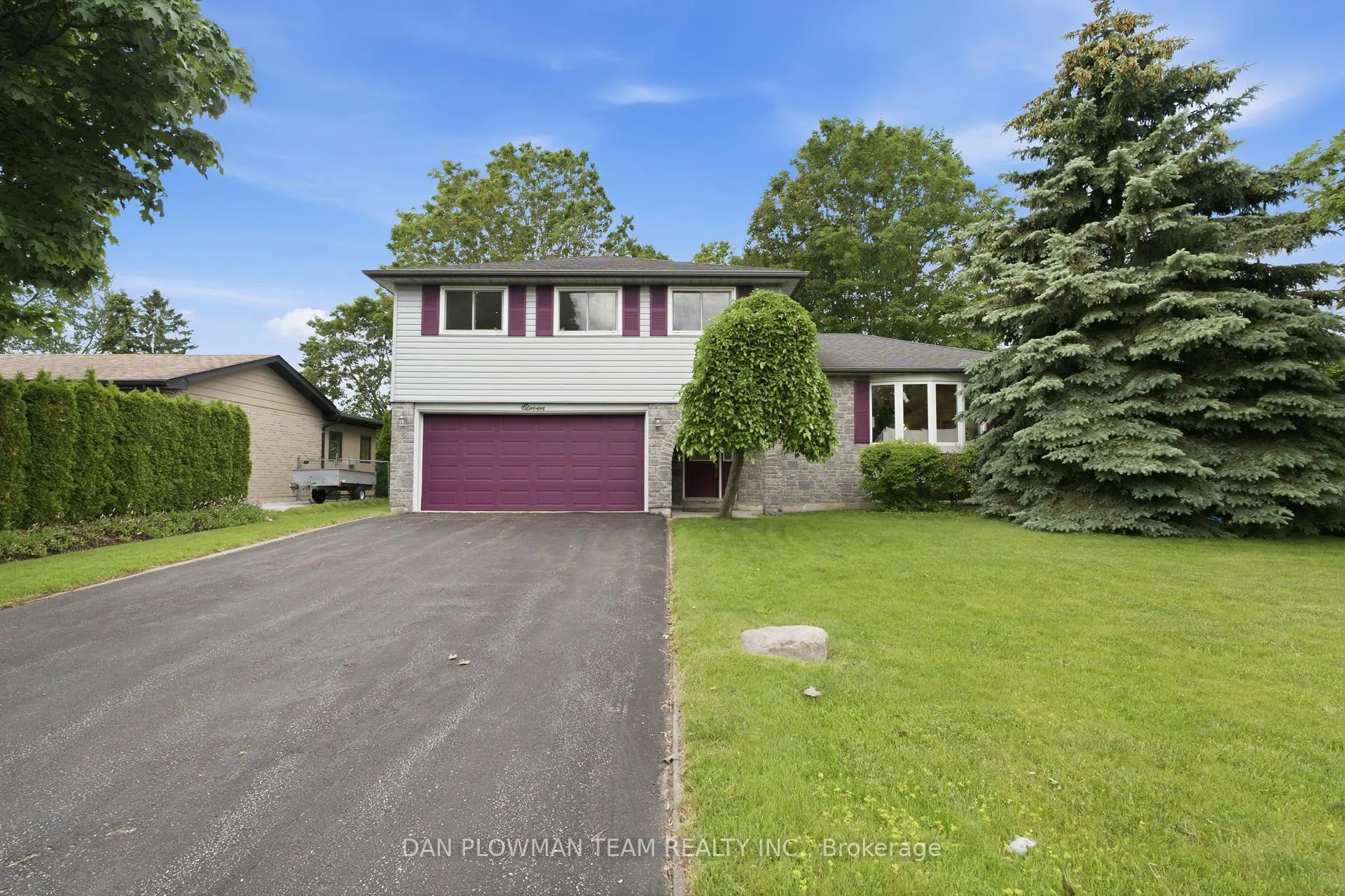 Photo 2 of 11 Mcclarnan Road, Ajax, South East — HOMEH