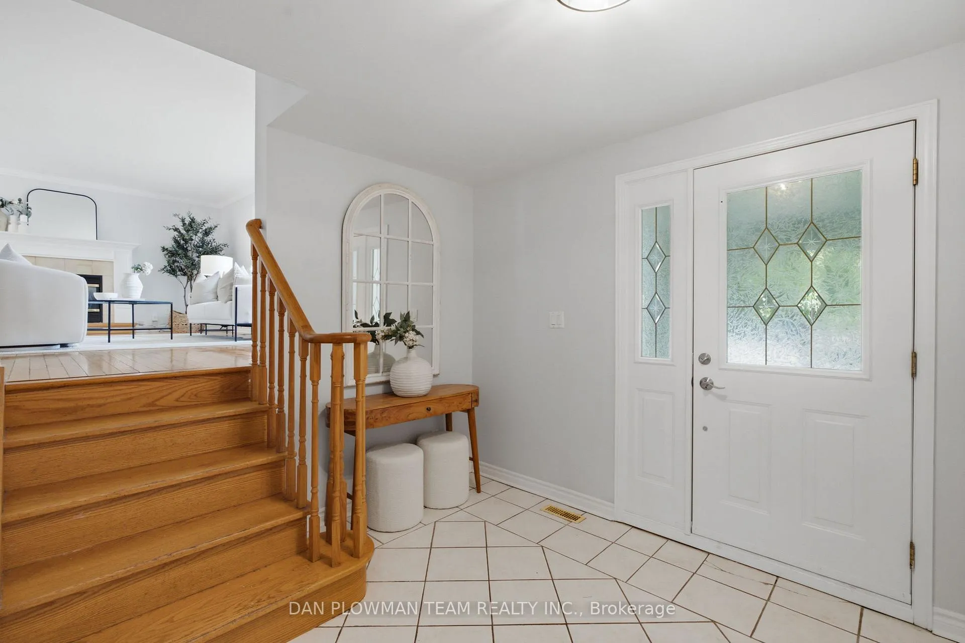 Photo 5 of 11 Mcclarnan Road, Ajax, South East — HOMEH