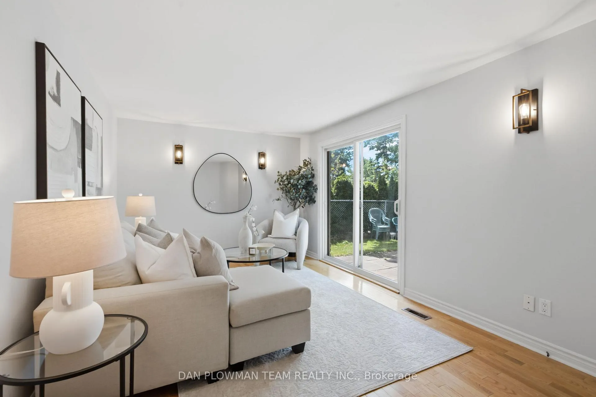 Photo 6 of 11 Mcclarnan Road, Ajax, South East — HOMEH