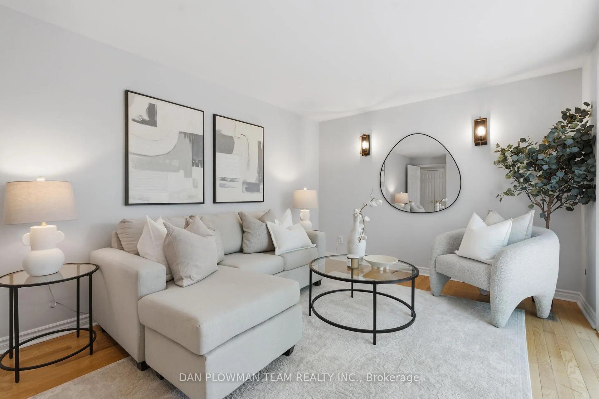 Photo 8 of 11 Mcclarnan Road, Ajax, South East — HOMEH