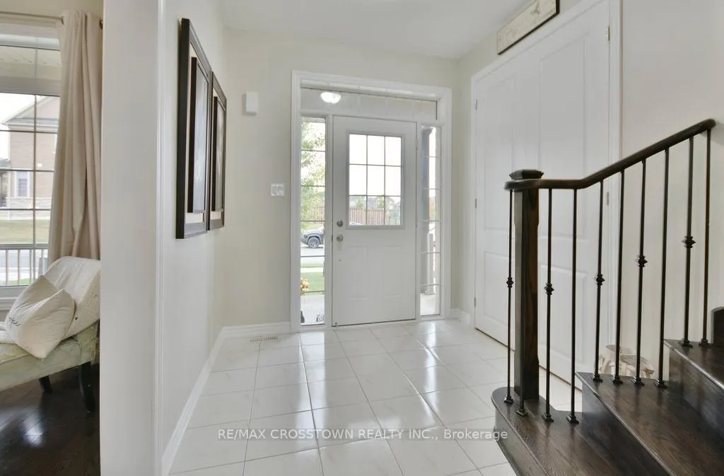 Photo 5 of 16 Daly Court, Springwater, Minesing — HOMEH