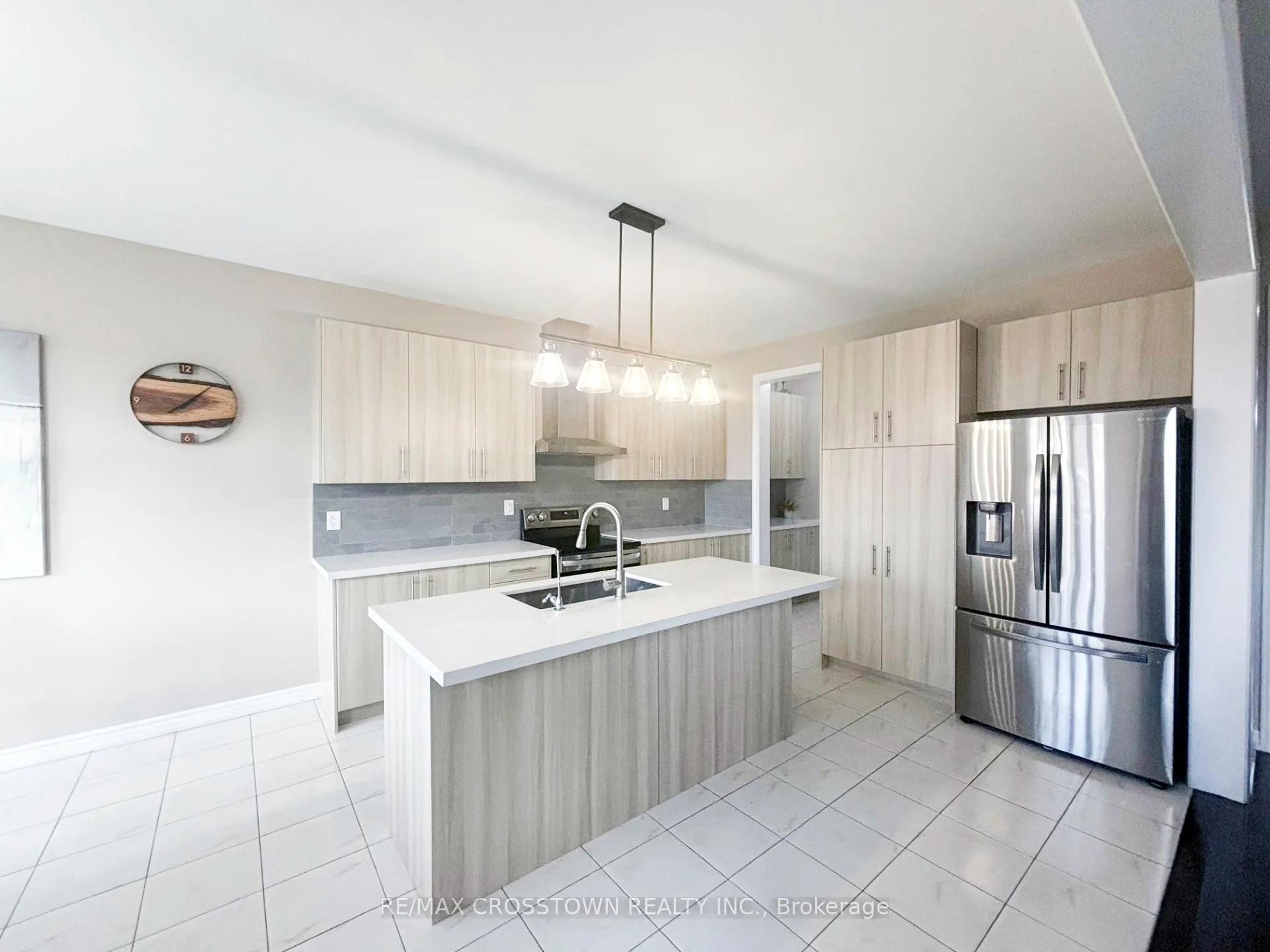 Photo 10 of 16 Daly Court, Springwater, Minesing — HOMEH