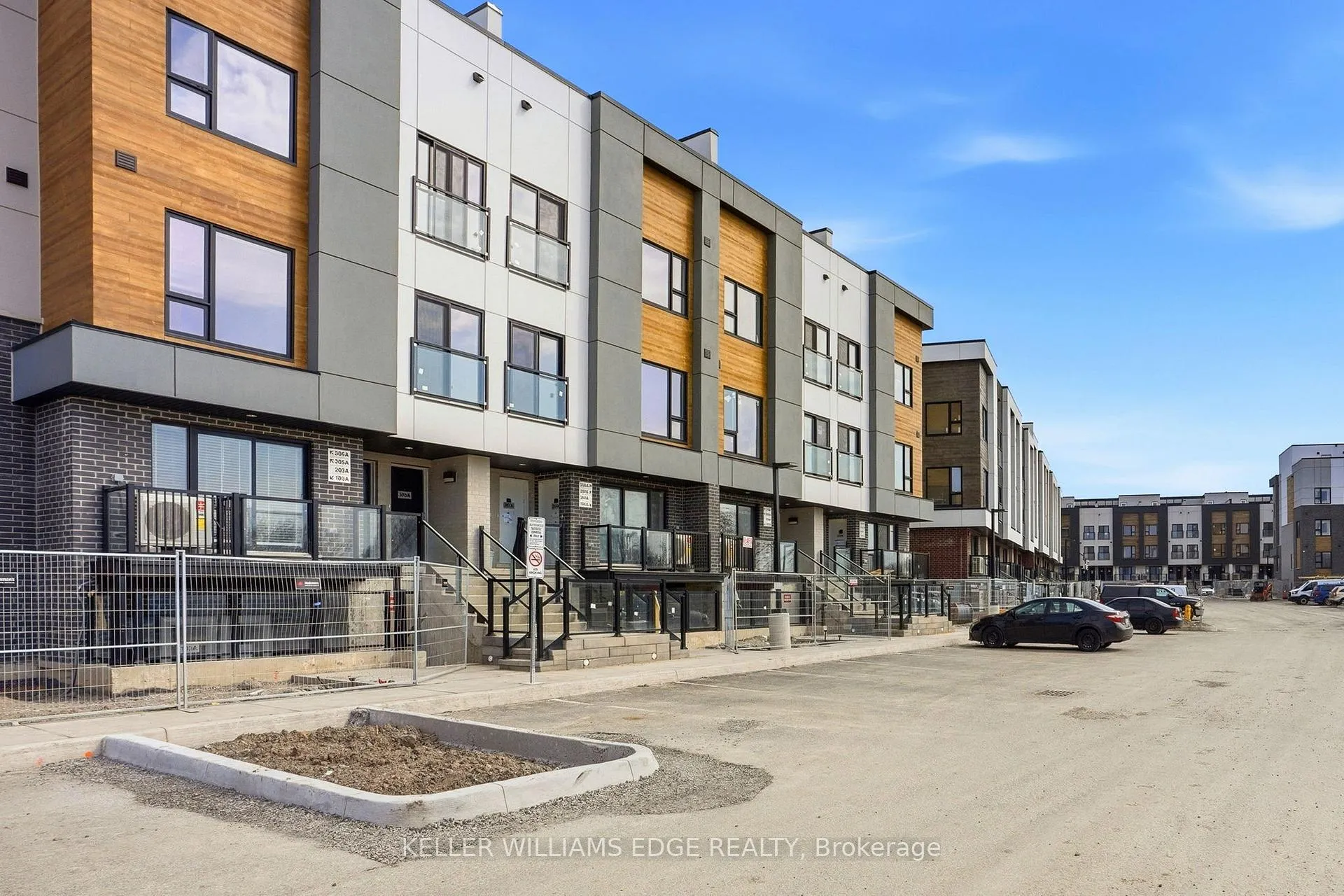 Photo 2 of 16 E Chester Avenue, St. Catharines, E. Chester — HOMEH