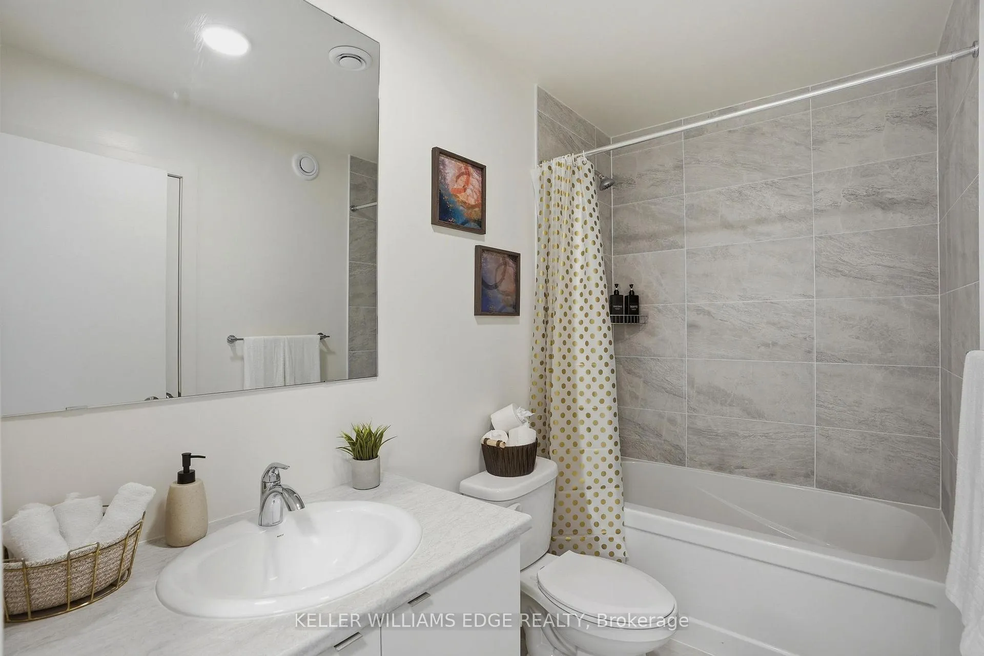 Photo 32 of 16 E Chester Avenue, St. Catharines, E. Chester — HOMEH