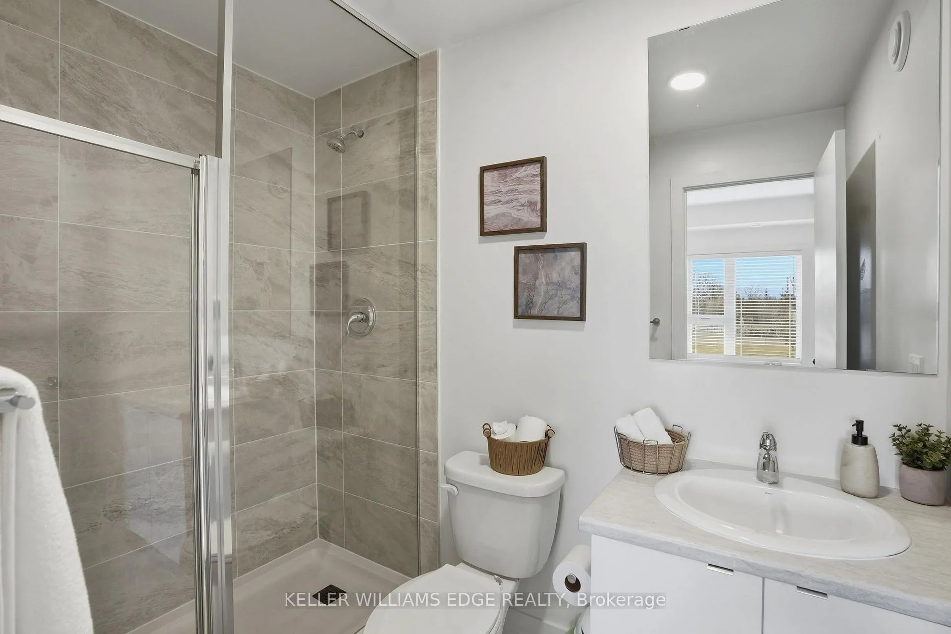 Photo 33 of 16 E Chester Avenue, St. Catharines, E. Chester — HOMEH