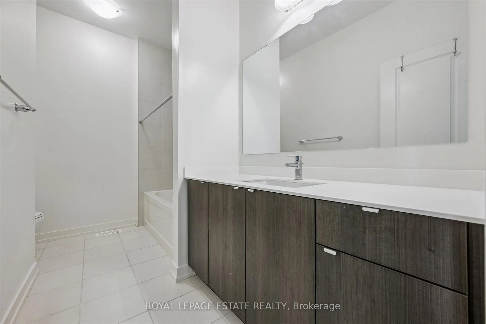 Photo 23 of 237 Fowley Drive, Oakville, Glenorchy — HOMEH