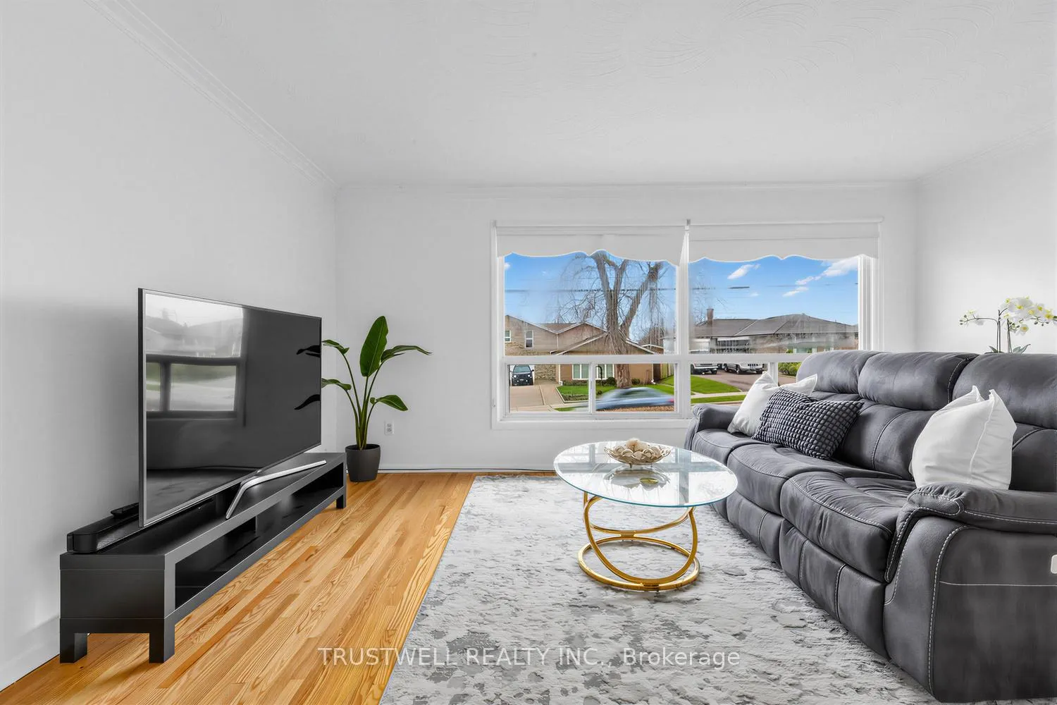 Photo 15 of 2 Del Ria Road, North York, Maple Leaf — HOMEH