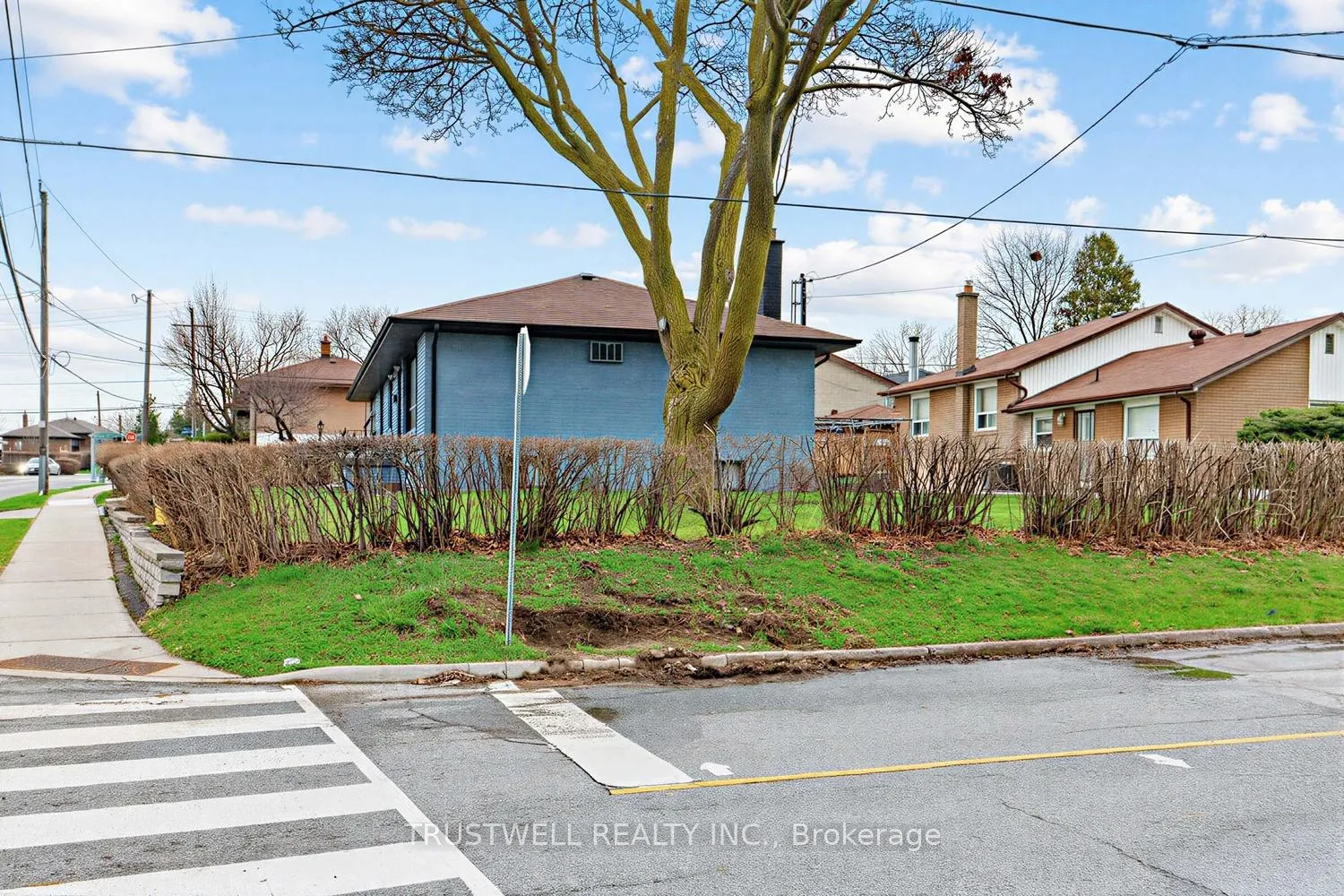 Photo 29 of 2 Del Ria Road, North York, Maple Leaf — HOMEH