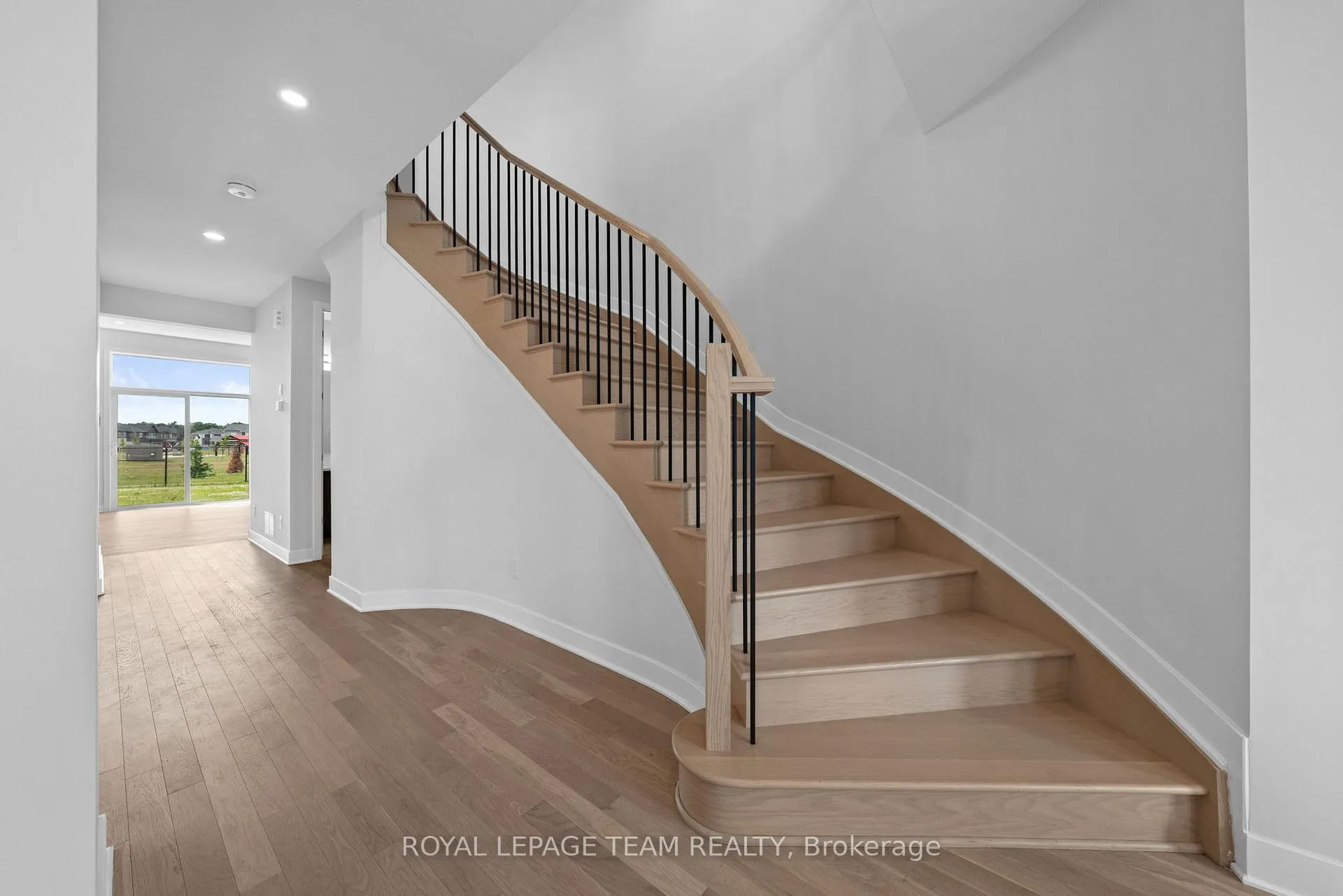 Photo 23 of 590 Anchor Circle, Ottawa, Mahogany Community — HOMEH