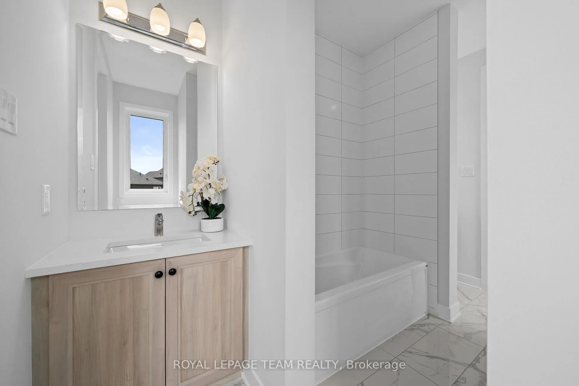 Photo 39 of 590 Anchor Circle, Ottawa, Mahogany Community — HOMEH