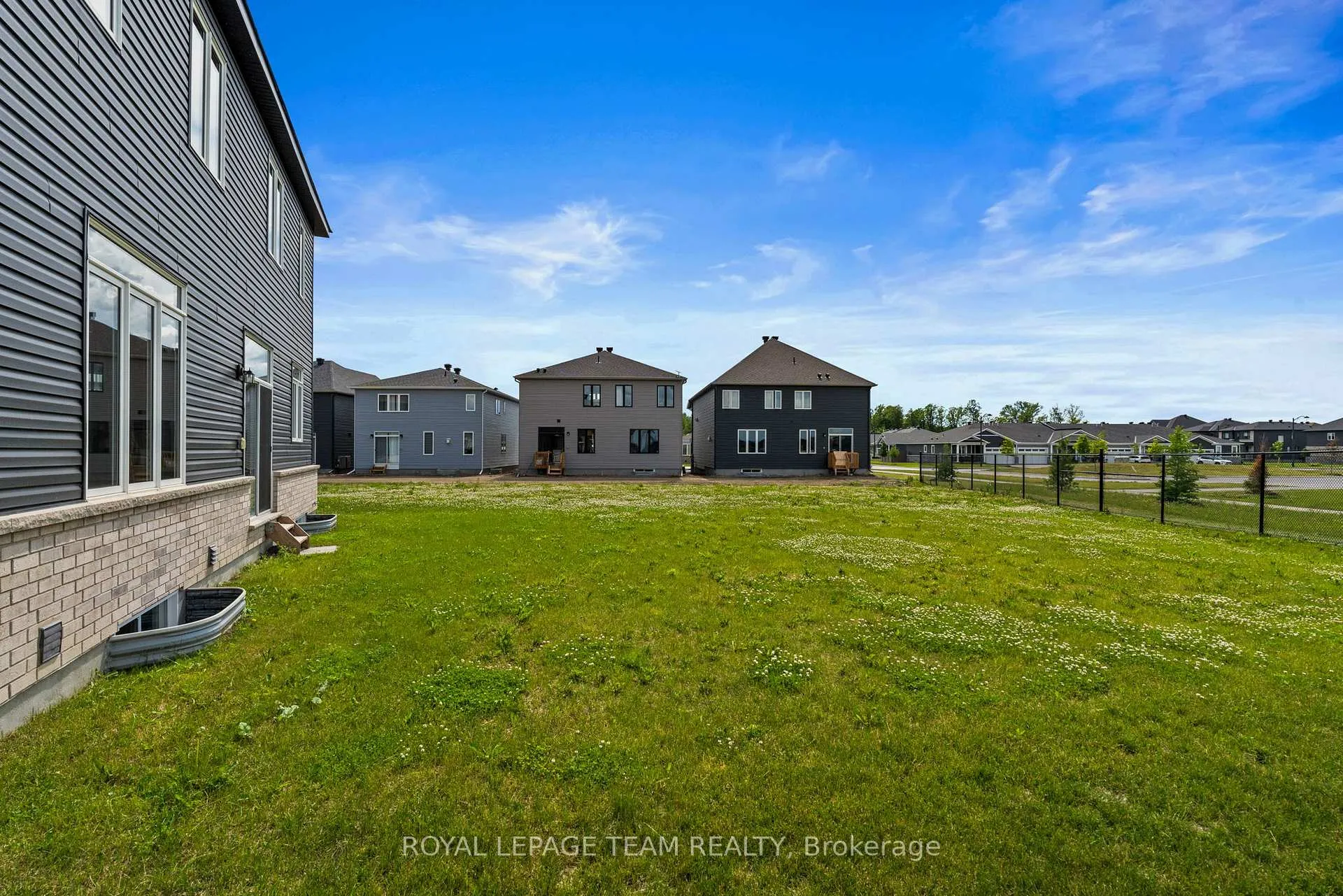Photo 43 of 590 Anchor Circle, Ottawa, Mahogany Community — HOMEH