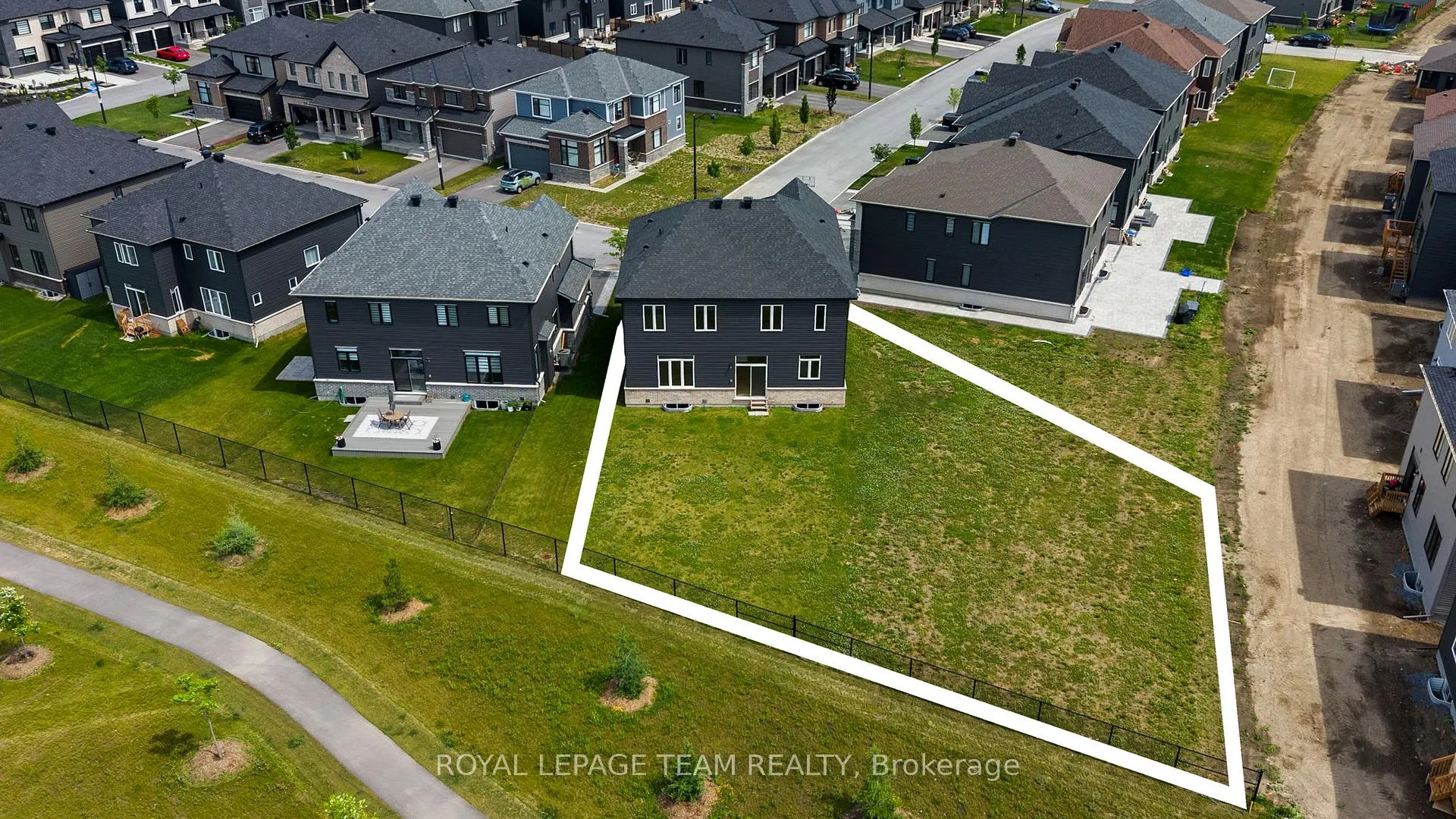 Photo 45 of 590 Anchor Circle, Ottawa, Mahogany Community — HOMEH