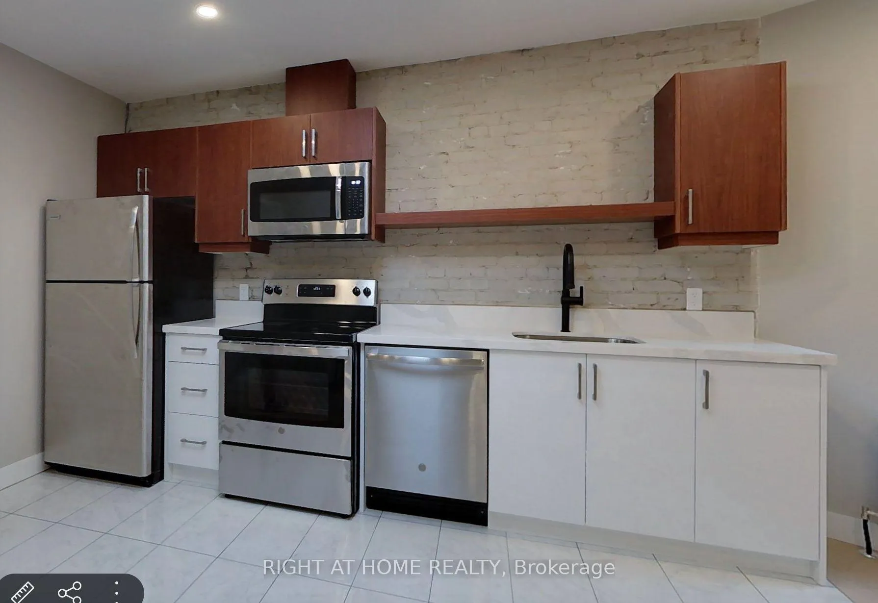 Front of Unit 2A, 1022 Bloor Street W