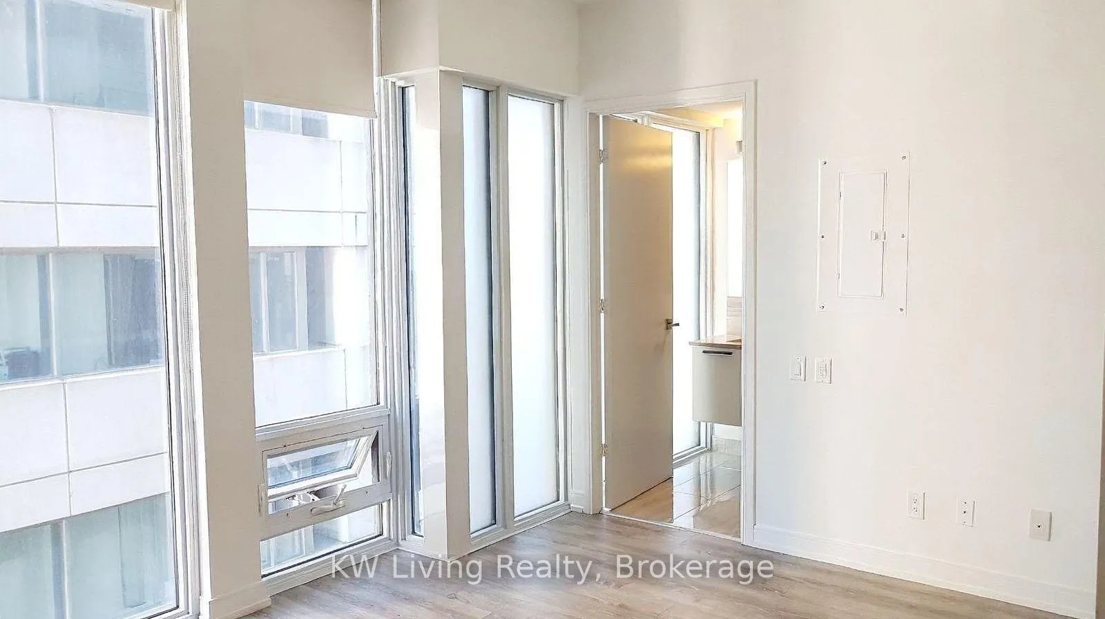 Photo 5 of Unit 1001, 28 Wellesley Street E, Toronto, Church-Yonge Corridor — HOMEH
