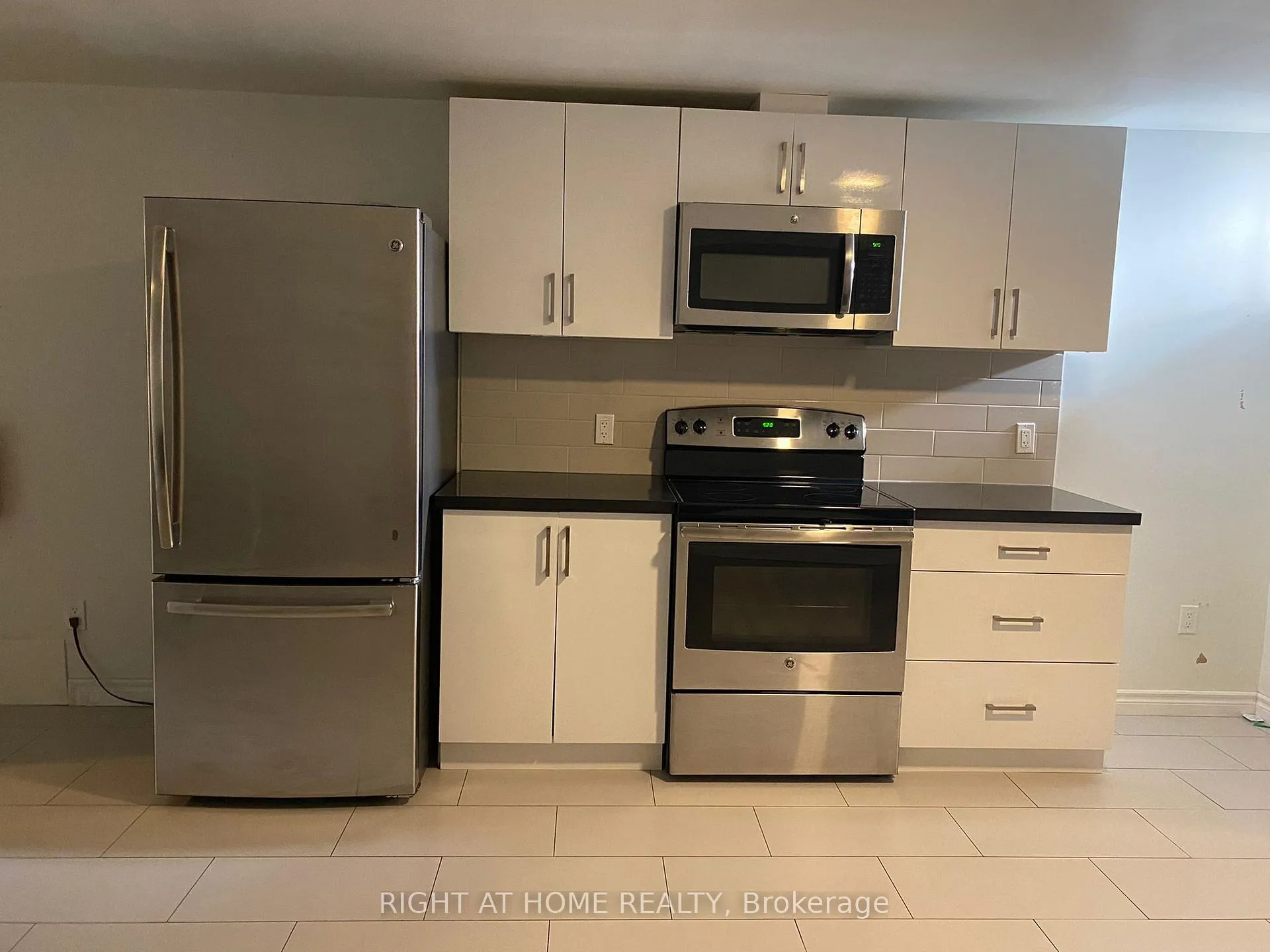 Photo 2 of Unit B, 570 Bathurst Street, Toronto, Forest Hill South — HOMEH