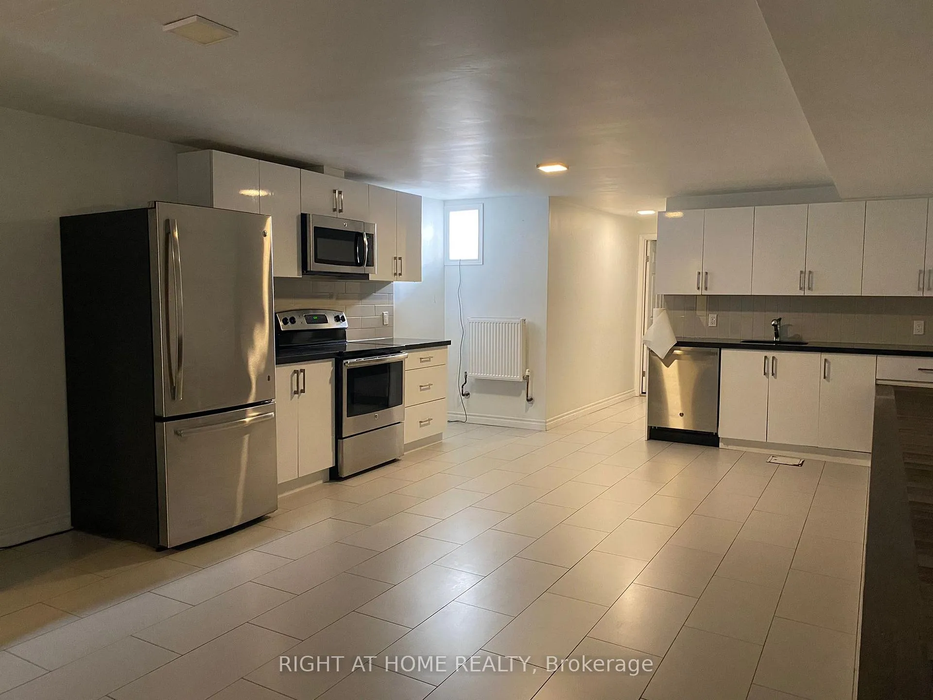 Photo 4 of Unit B, 570 Bathurst Street, Toronto, Forest Hill South — HOMEH
