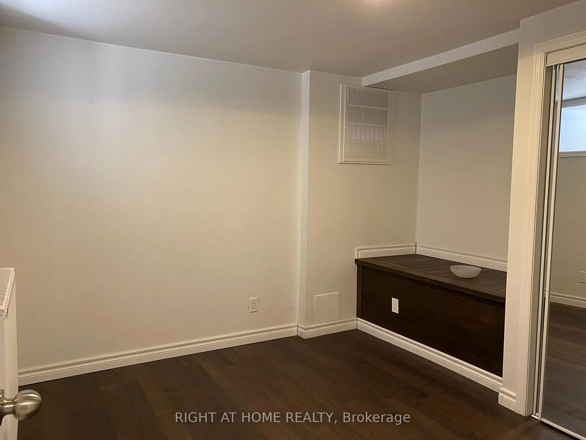 Photo 5 of Unit B, 570 Bathurst Street, Toronto, Forest Hill South — HOMEH