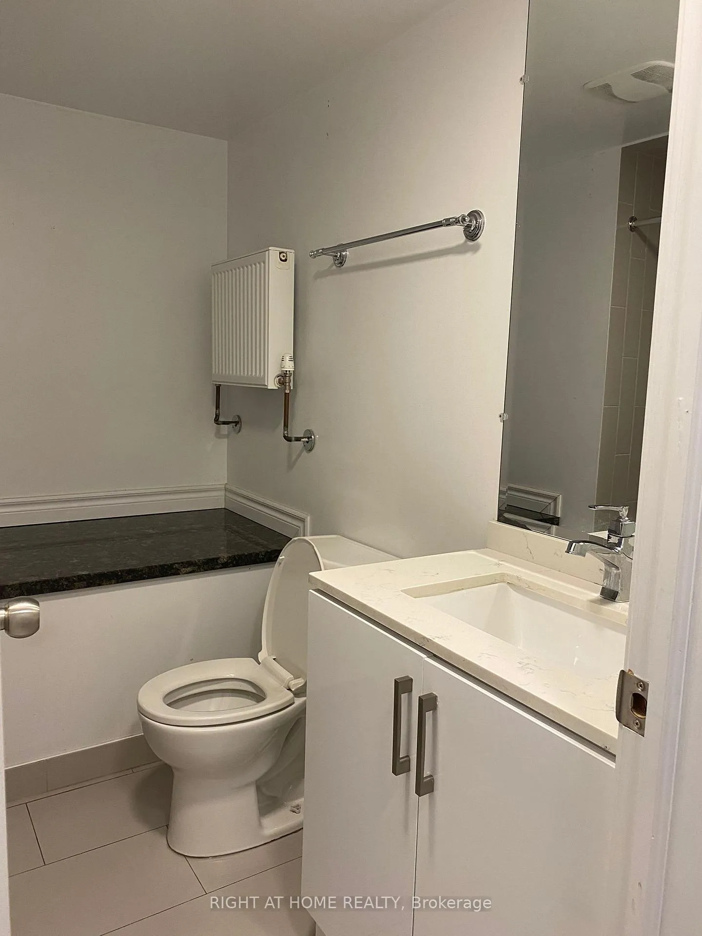 Photo 7 of Unit B, 570 Bathurst Street, Toronto, Forest Hill South — HOMEH