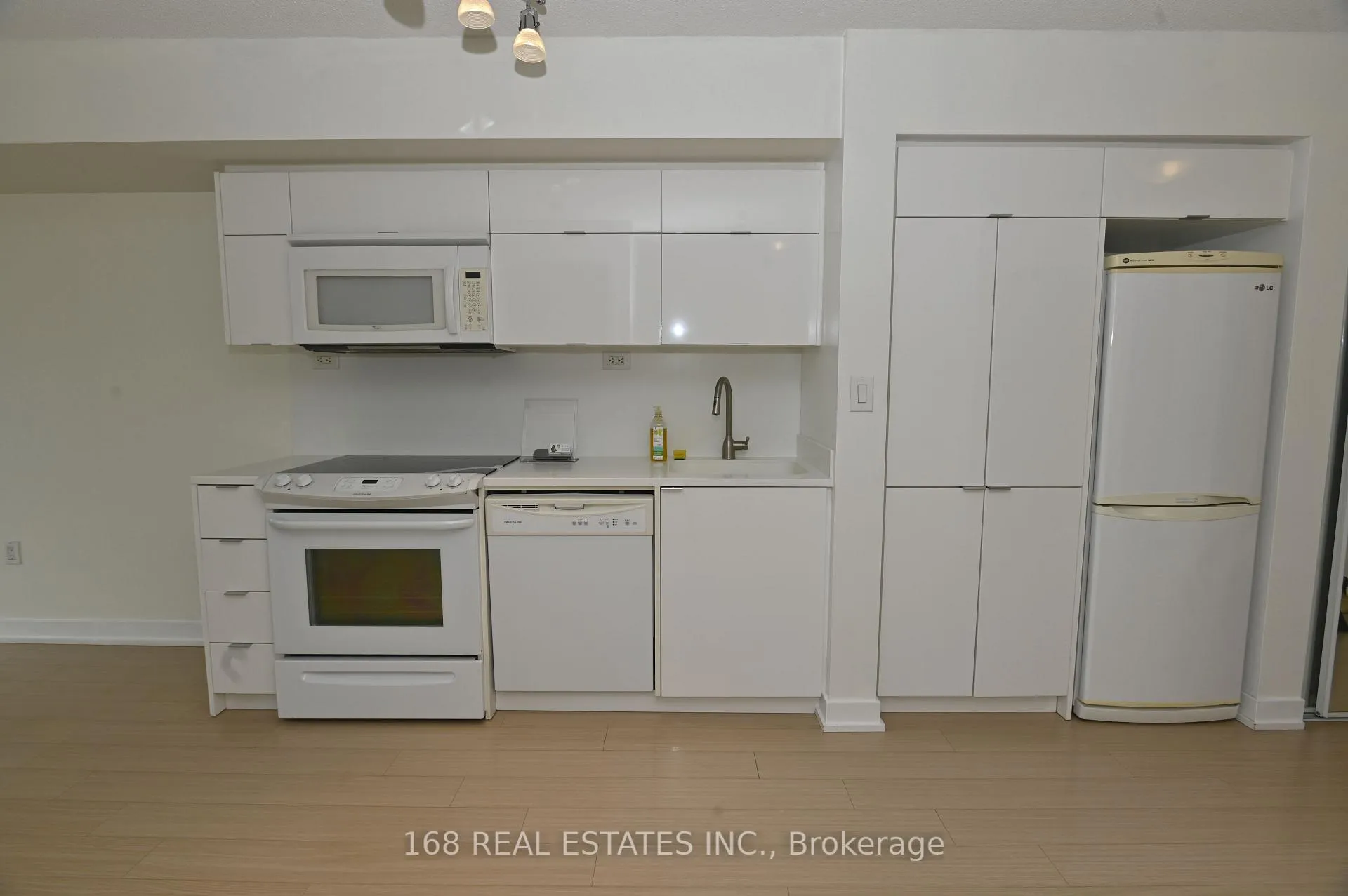 Photo 5 of Unit 920, 151 Dan Leckie Way, Toronto, Waterfront Communities — HOMEH