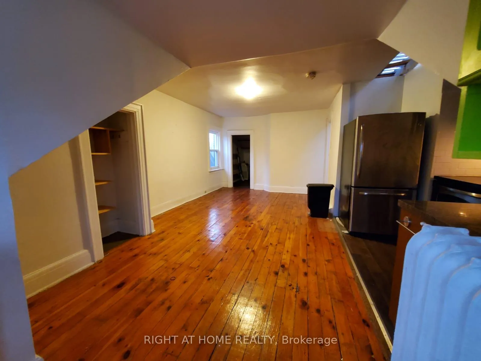 Photo 2 of Unit 5, 178 Spadina Road, Toronto, The Annex — HOMEH