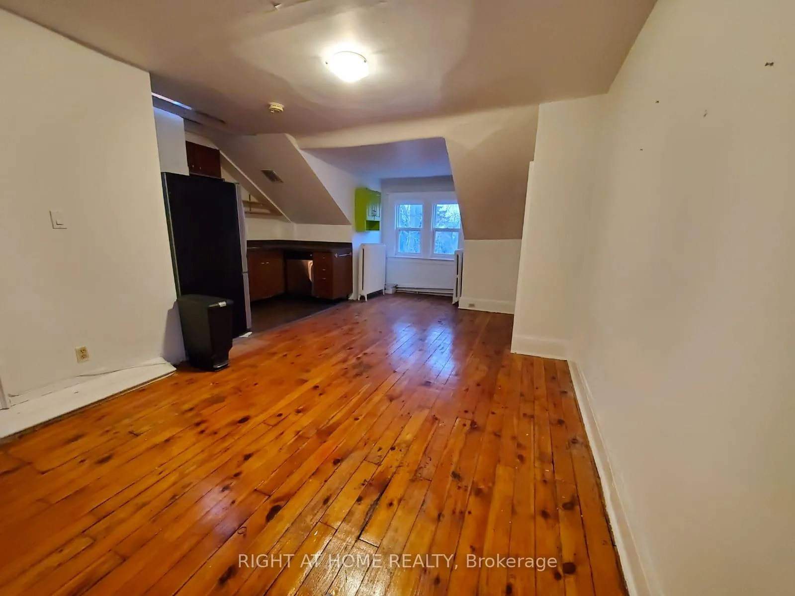 Photo 3 of Unit 5, 178 Spadina Road, Toronto, The Annex — HOMEH