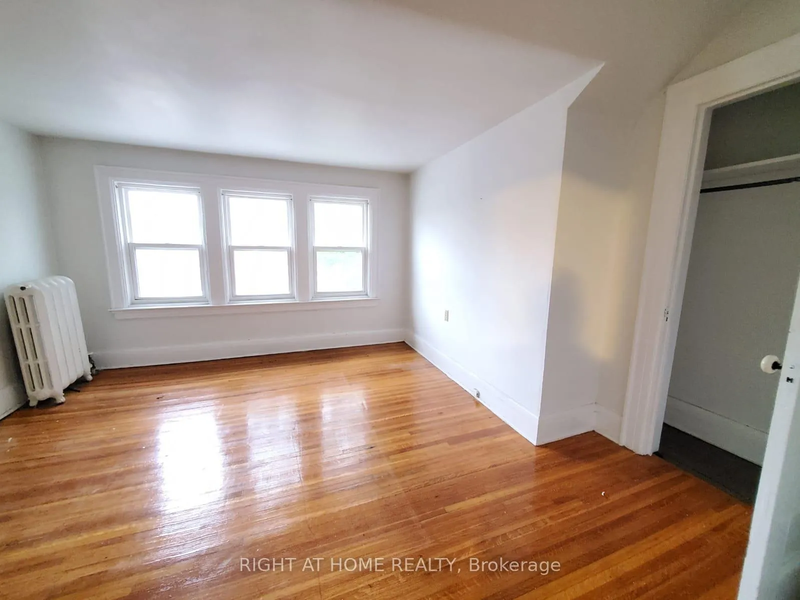 Photo 4 of Unit 5, 178 Spadina Road, Toronto, The Annex — HOMEH