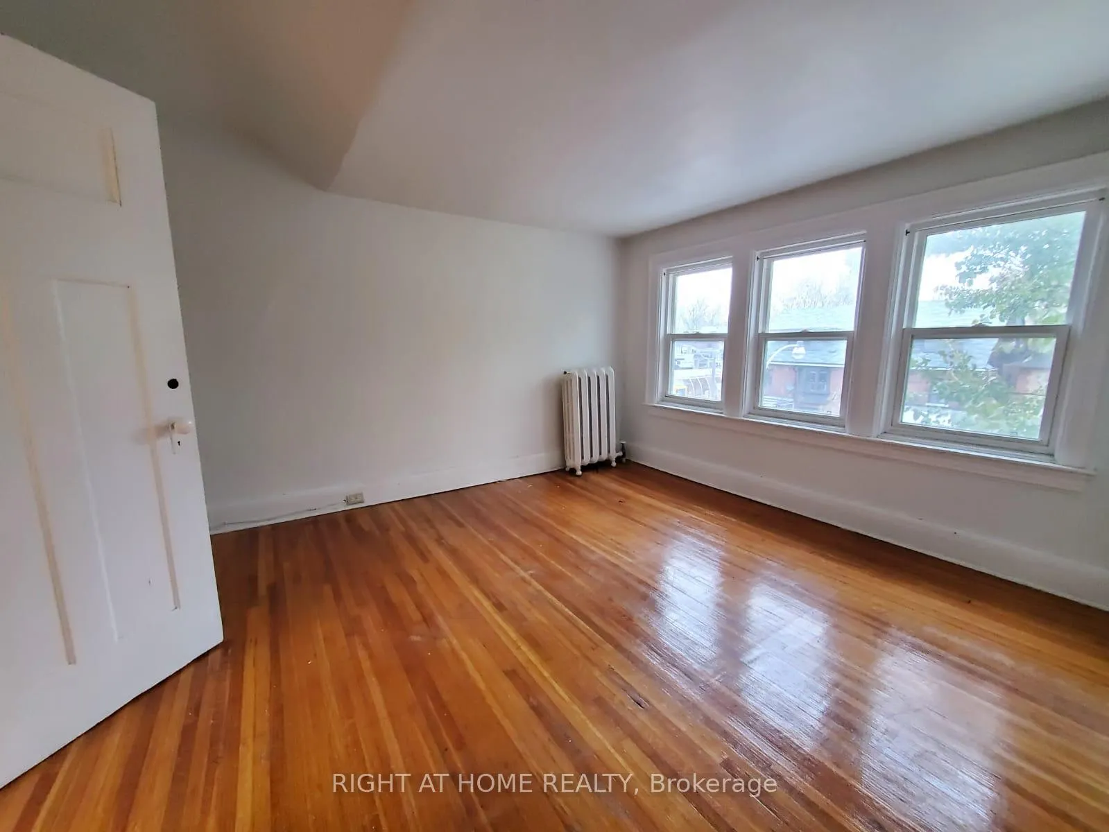 Photo 5 of Unit 5, 178 Spadina Road, Toronto, The Annex — HOMEH